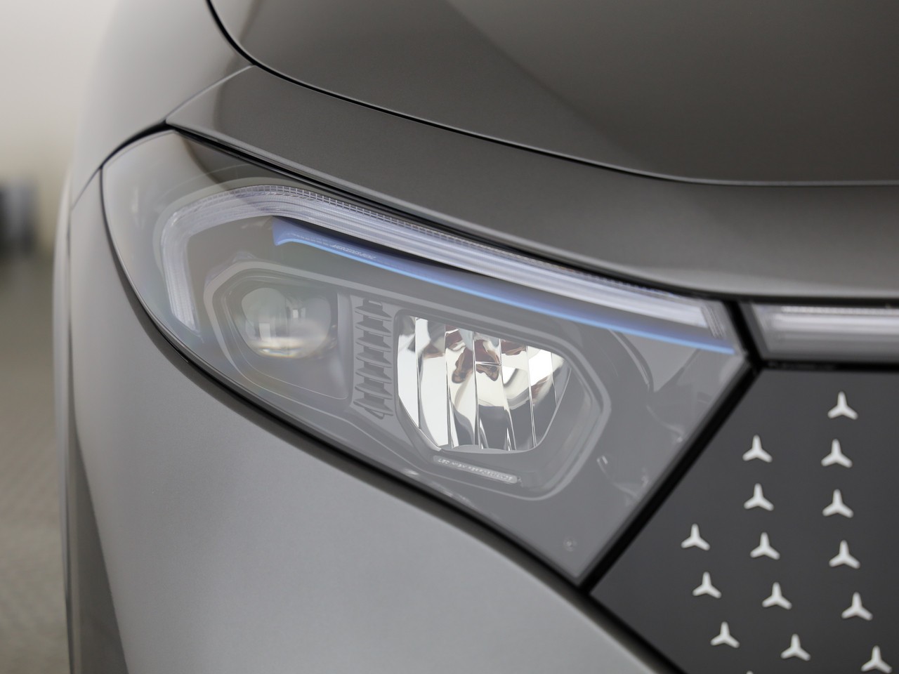 MERCEDES-BENZ EQA 350 66,5 kWh 4Matic Swiss Star-image-18