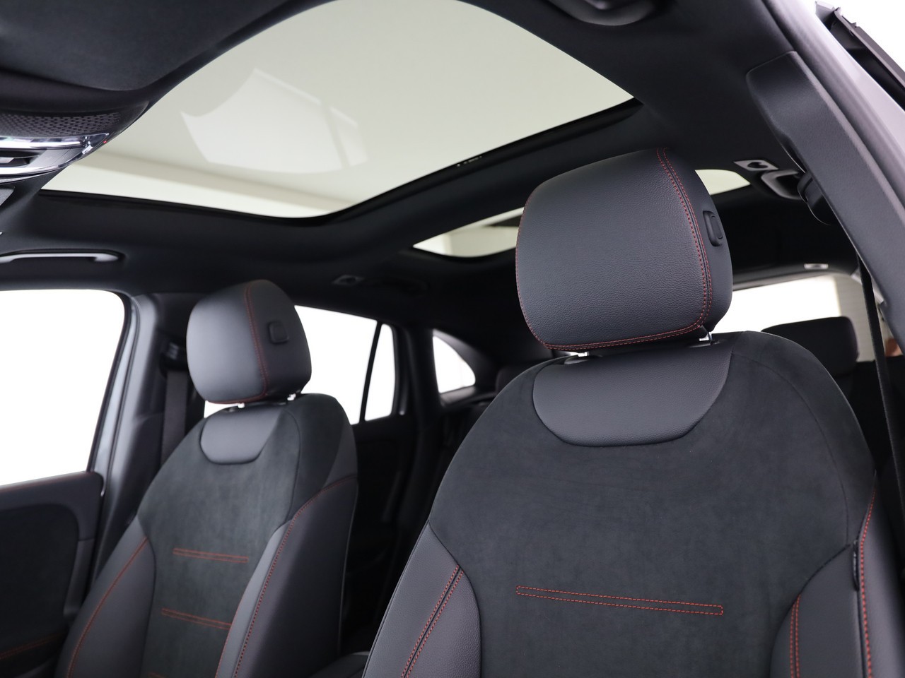 MERCEDES-BENZ EQA 350 66,5 kWh 4Matic Swiss Star-image-11