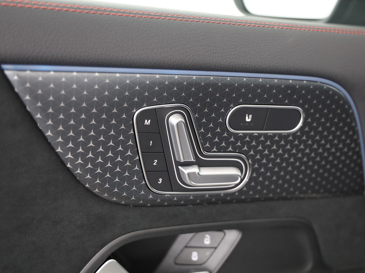 MERCEDES-BENZ EQA 350 66,5 kWh 4Matic Swiss Star-image-14