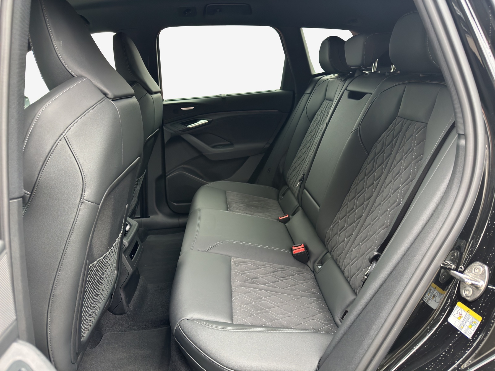 AUDI SQ6 e-tron quattro-image-12