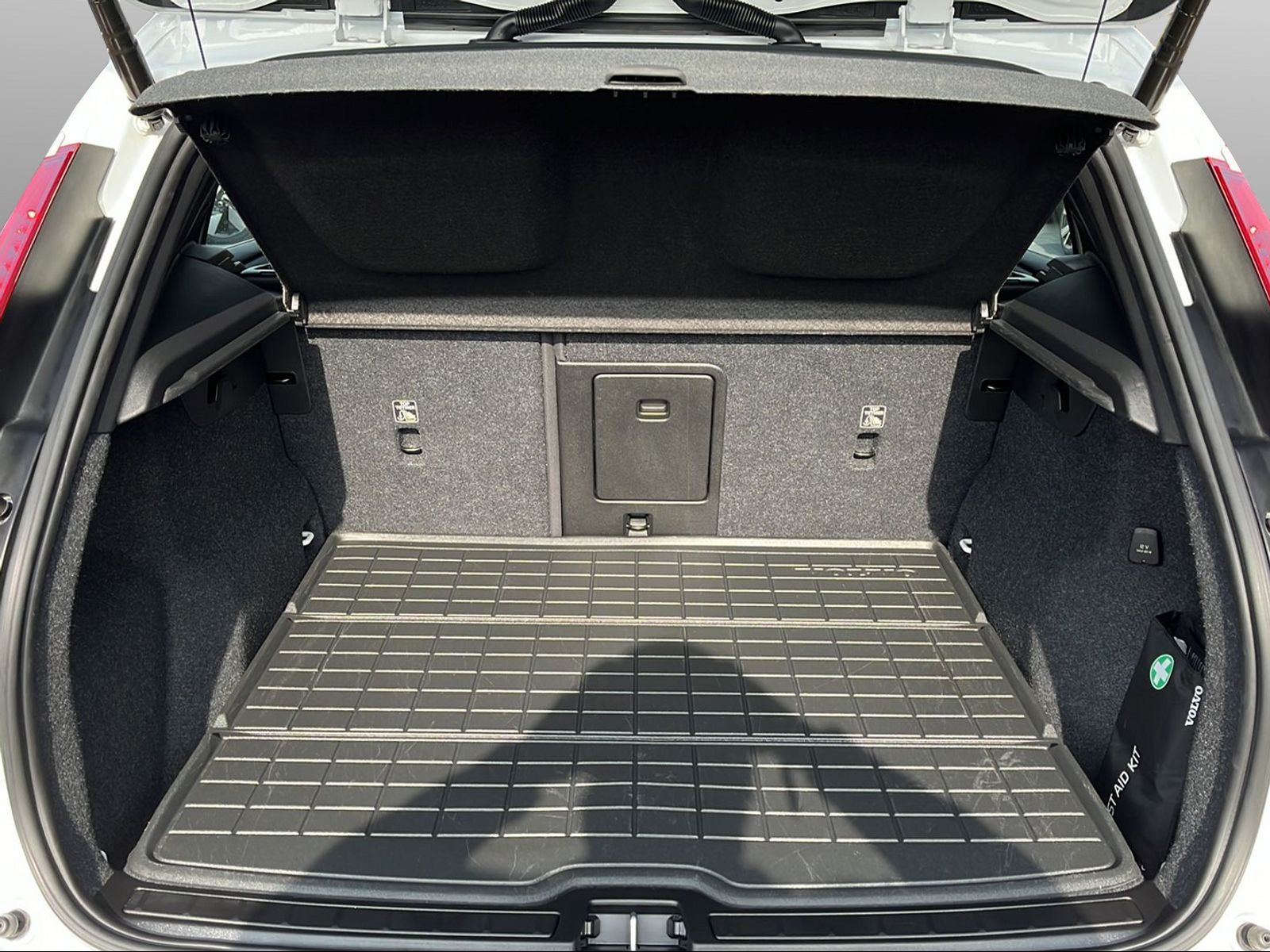 VOLVO XC40 2.0 B4 MH Momentum-image-15