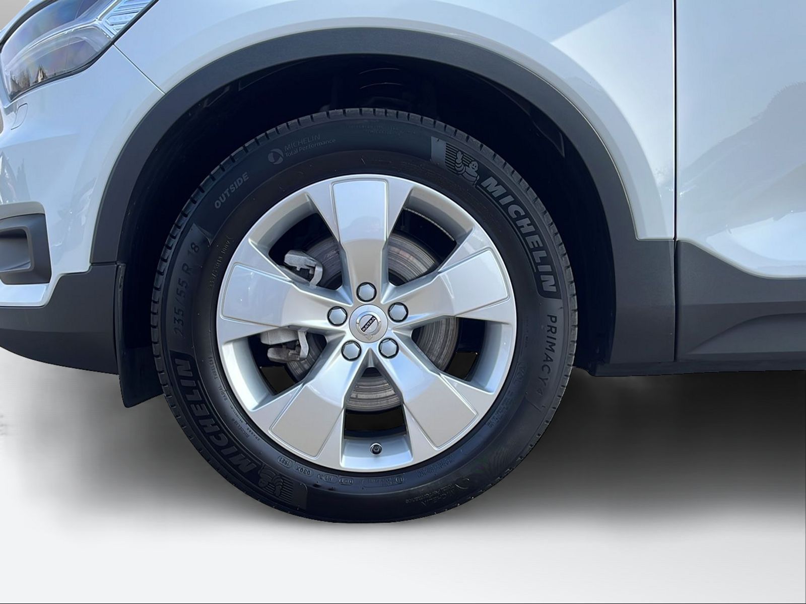 VOLVO XC40 2.0 B4 MH Momentum-image-8