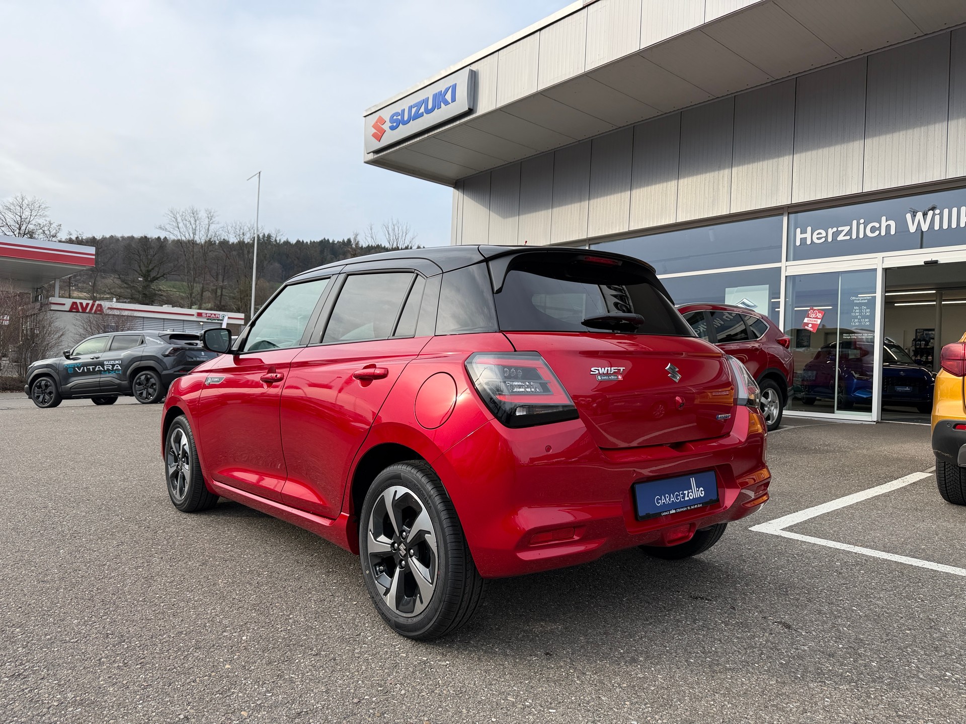 SUZUKI Swift 1.2 Sakura Top Hybrid CVT-showroom-element-3