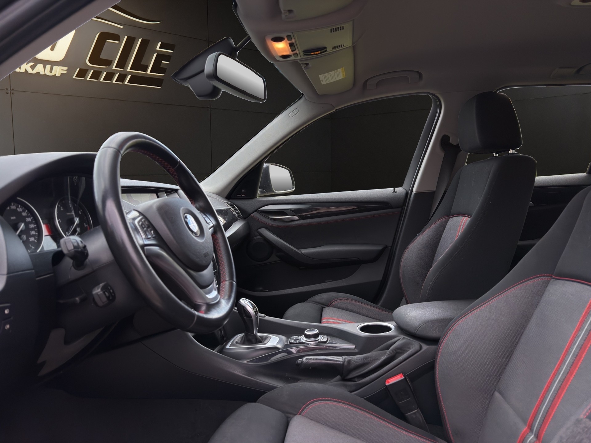 BMW X1 xDrive 25d Sport Line Steptronic-image-9