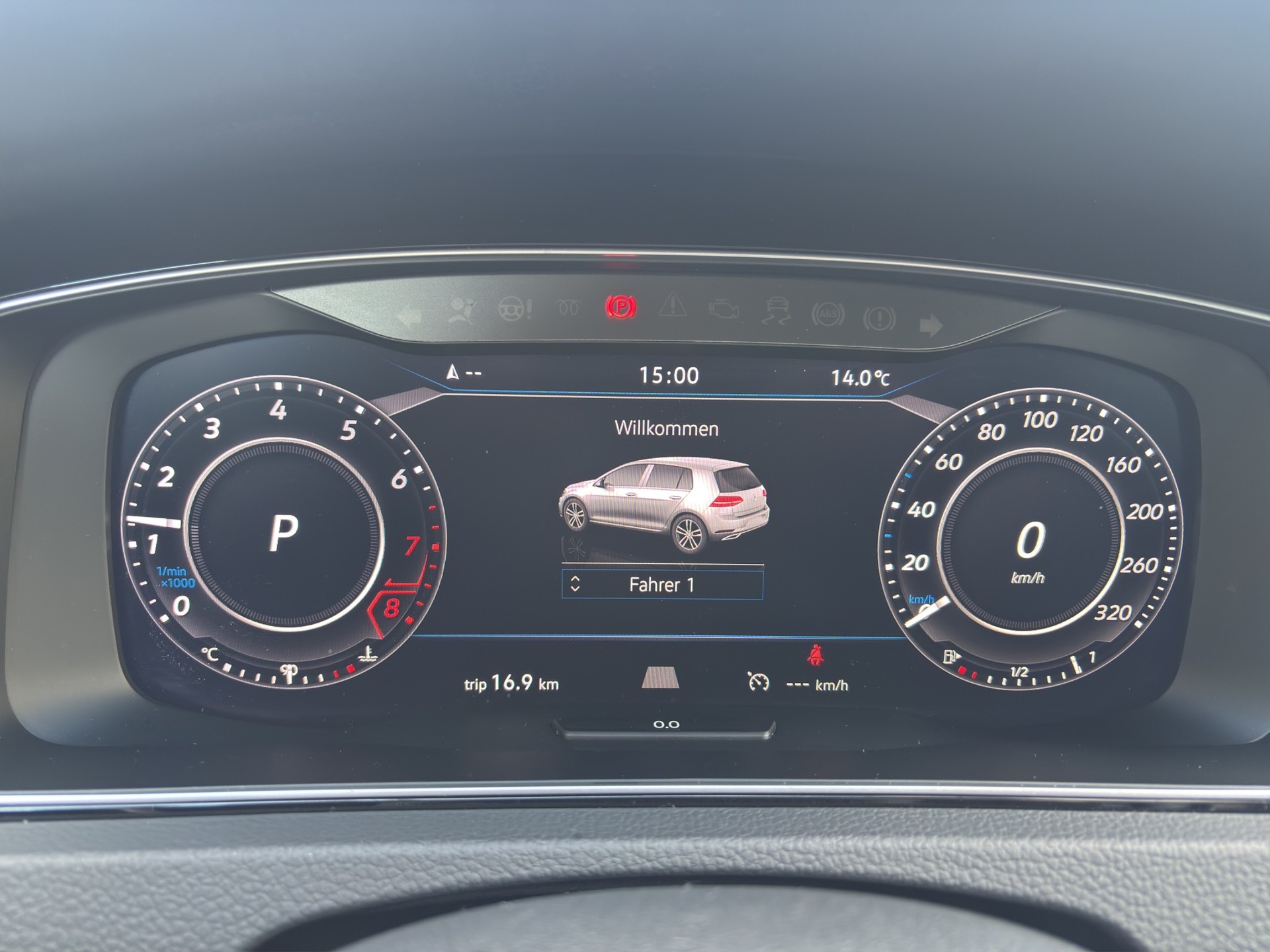 VW Golf 2.0 TSI R 4Motion DSG-image-10
