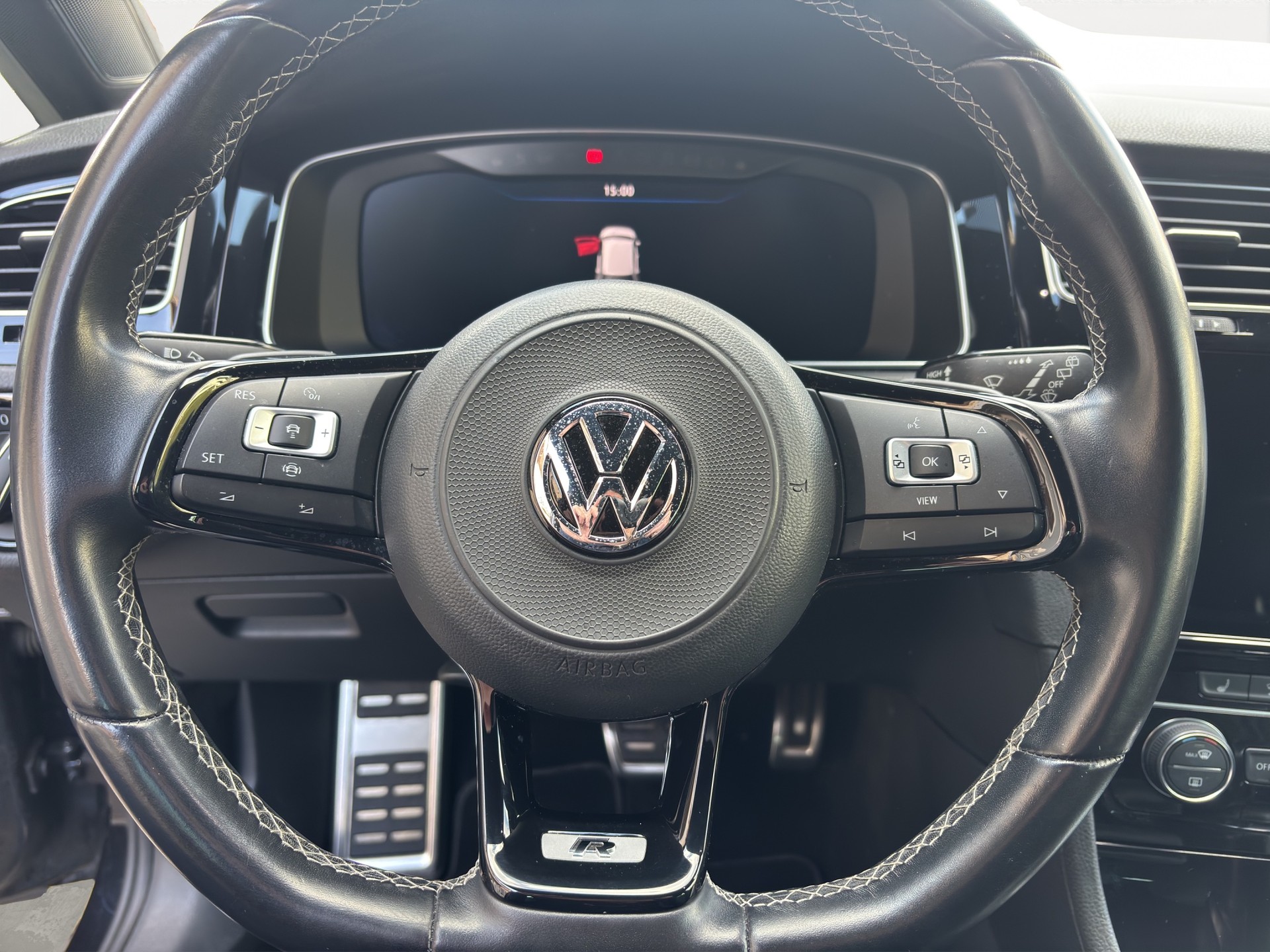 VW Golf 2.0 TSI R 4Motion DSG-image-9