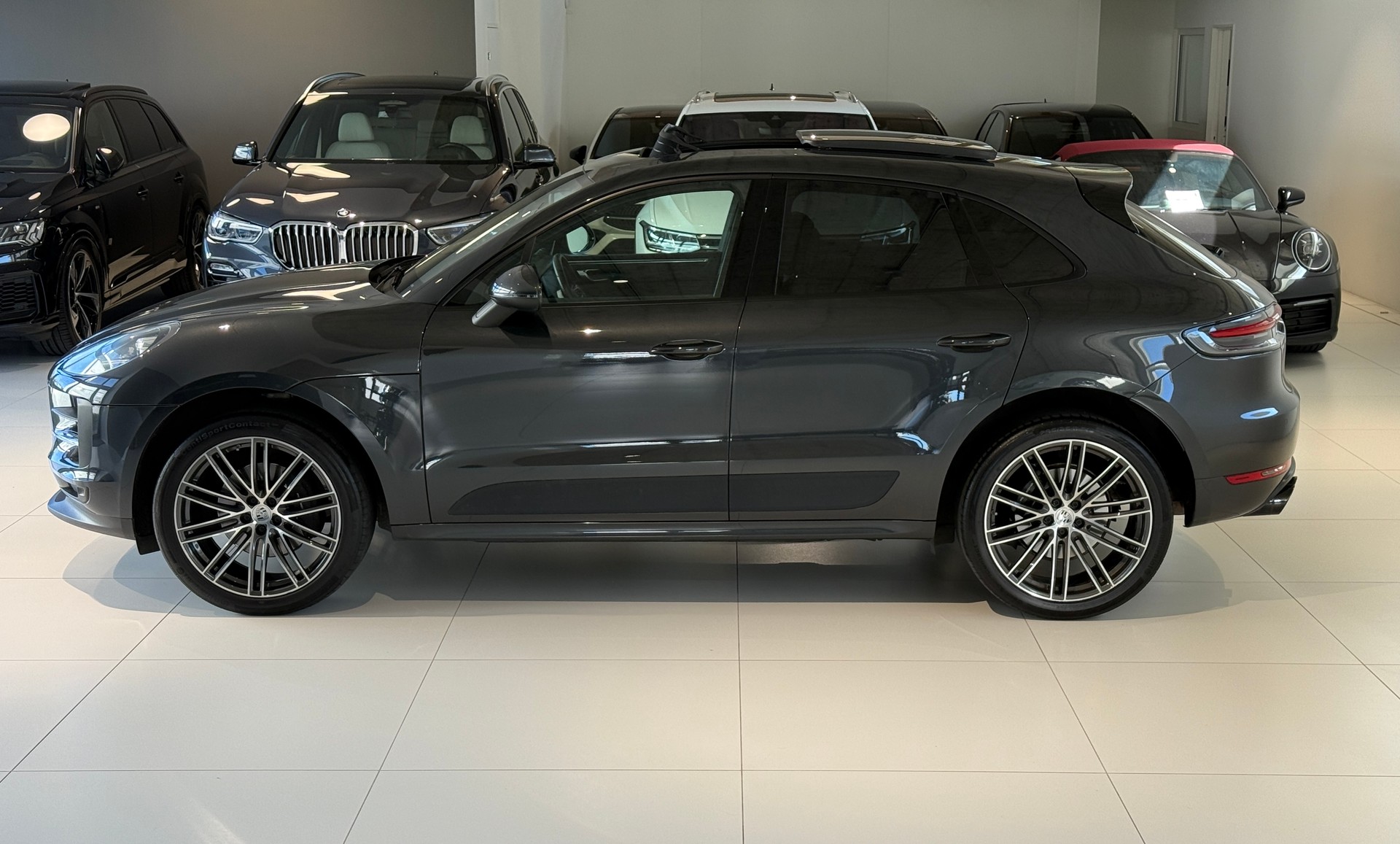 PORSCHE Macan PDK ***CH-FAHRZEUG***PORSCHE APPROVED GARANTIE BIS 2027***DISTANZREGLER***PANORAMADACH***-image-5