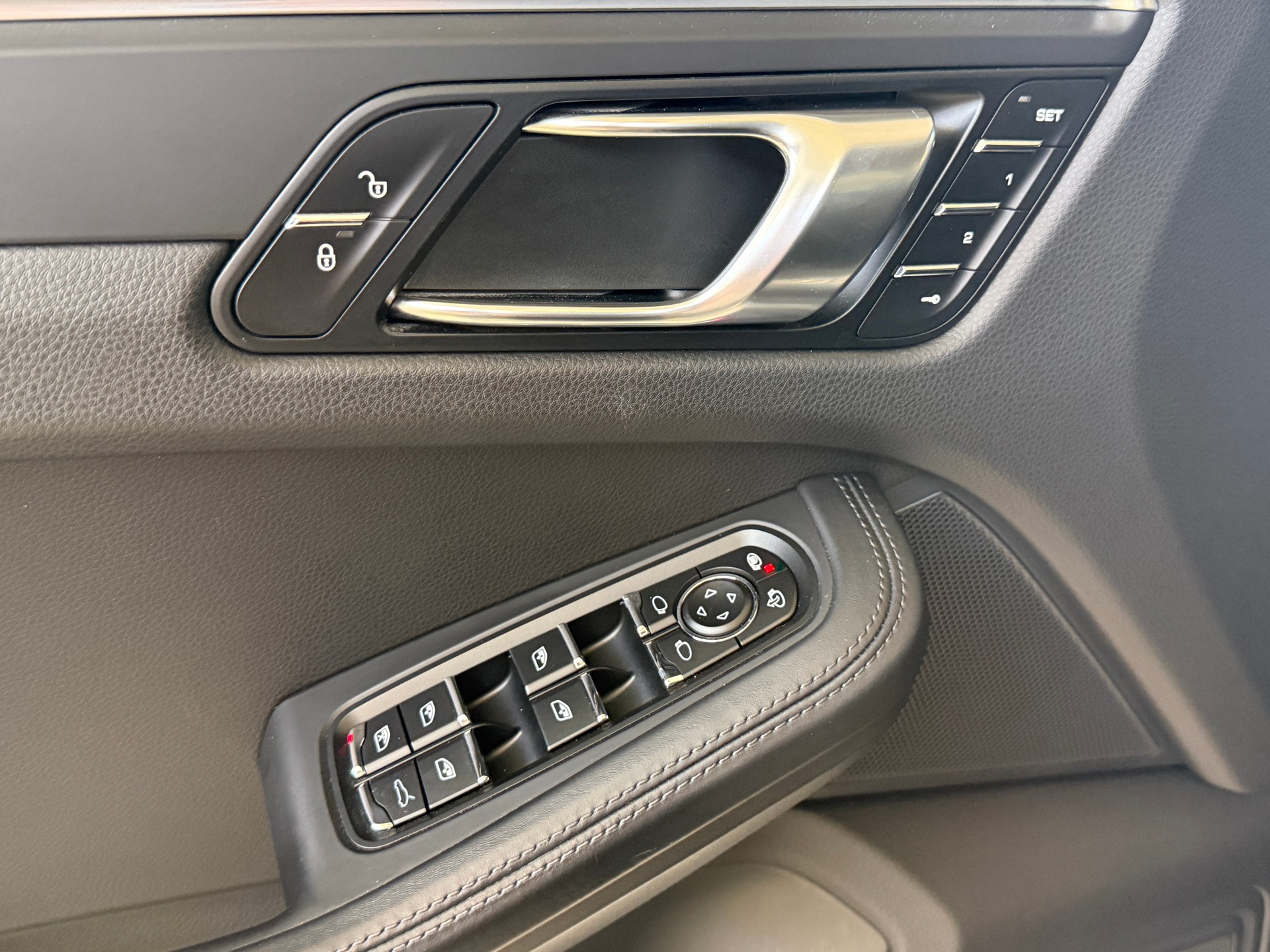 PORSCHE Macan PDK ***CH-FAHRZEUG***PORSCHE APPROVED GARANTIE BIS 2027***DISTANZREGLER***PANORAMADACH***-image-8