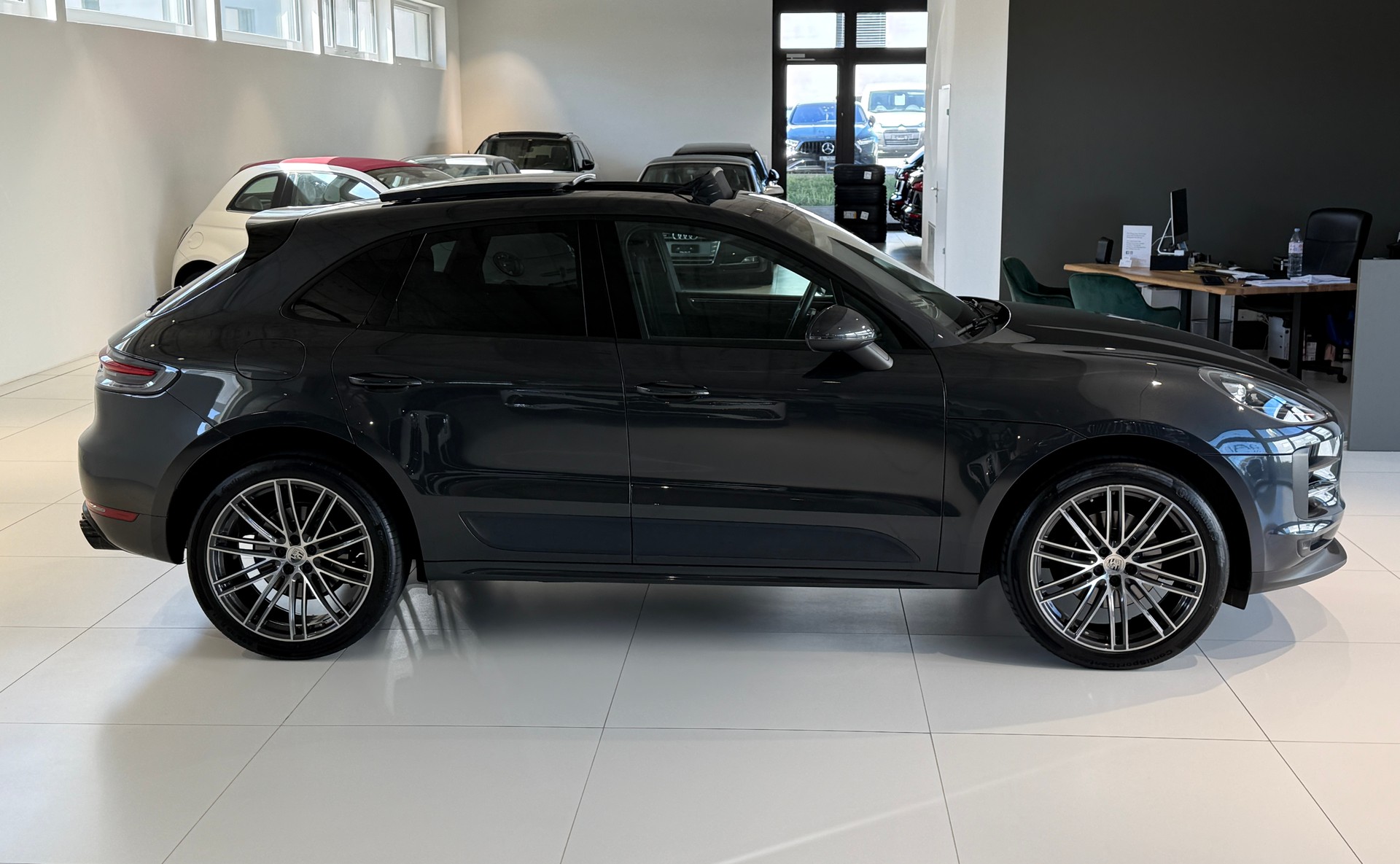 PORSCHE Macan PDK ***CH-FAHRZEUG***PORSCHE APPROVED GARANTIE BIS 2027***DISTANZREGLER***PANORAMADACH***-image-31