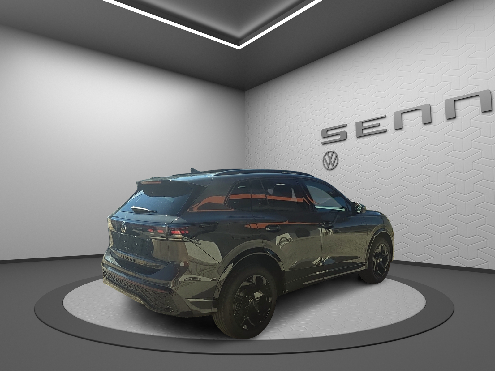VW Tiguan 2.0 TSI DSG R-Line 4Motion-image-2