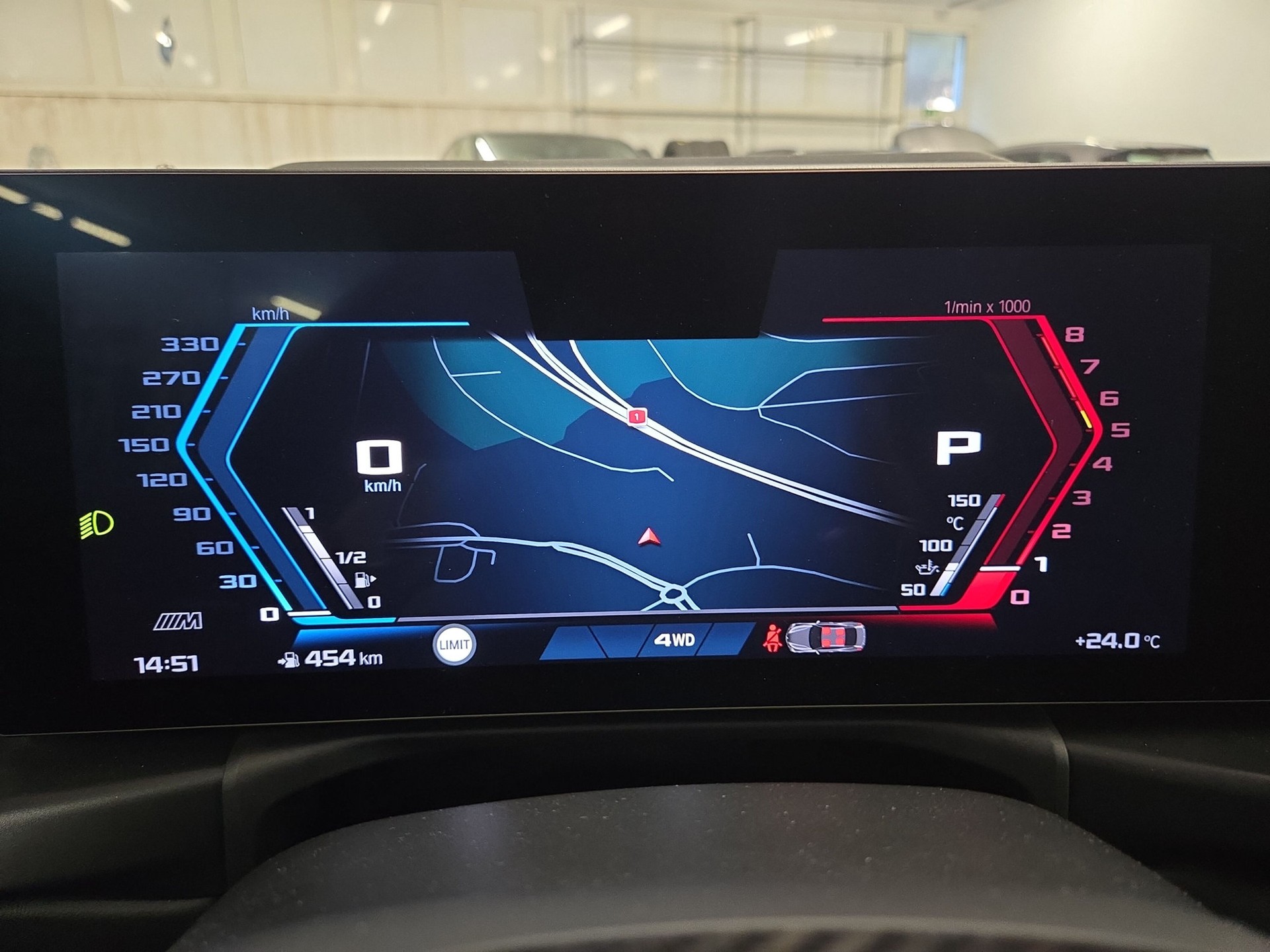 BMW M4 CS Coupé-image-16