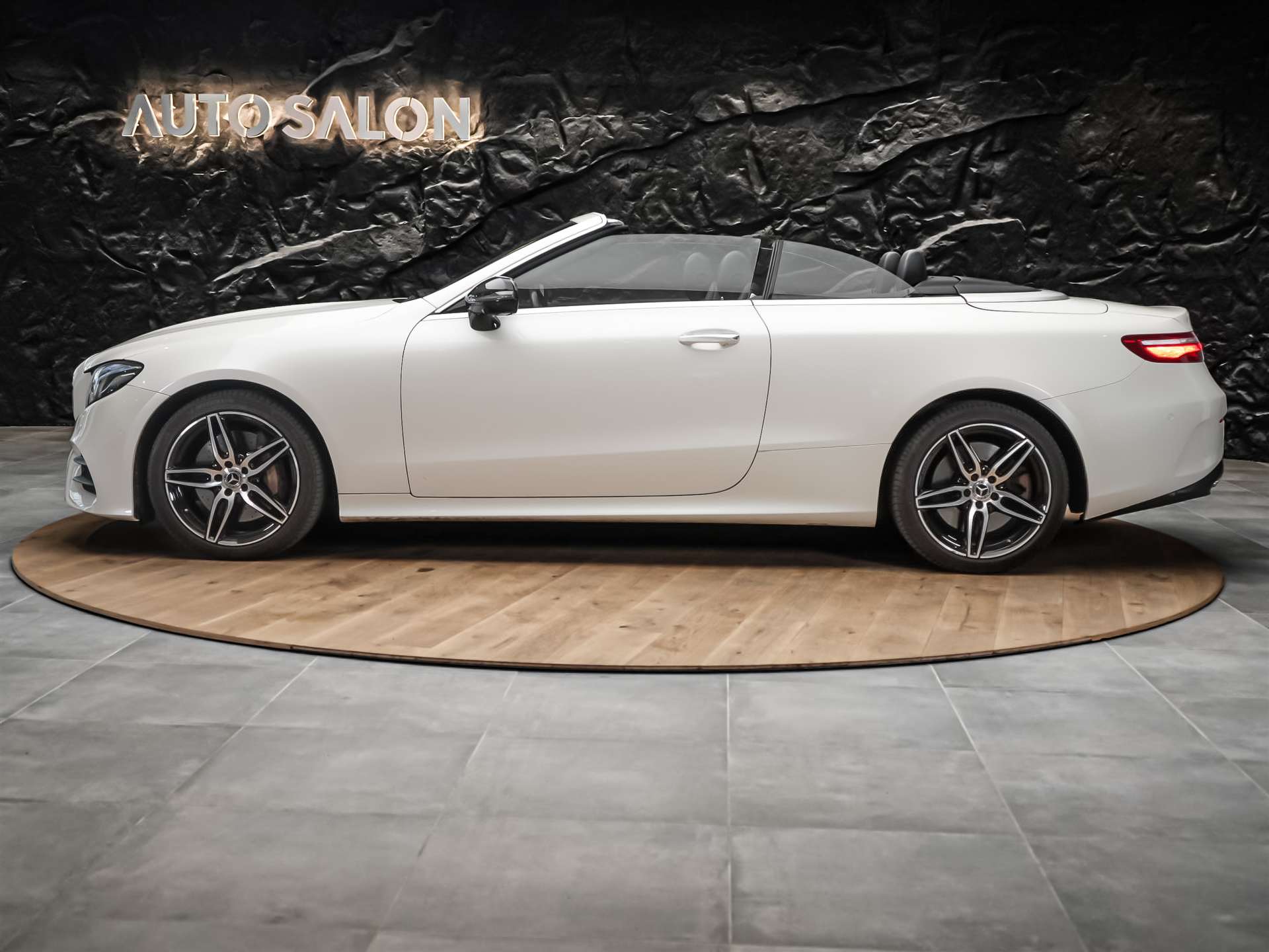 MERCEDES-BENZ E 400 Cabriolet AMG Line 4 Matic 9G-Tronic *Sitzkühlung*Burmester*Head-Up*-image-2