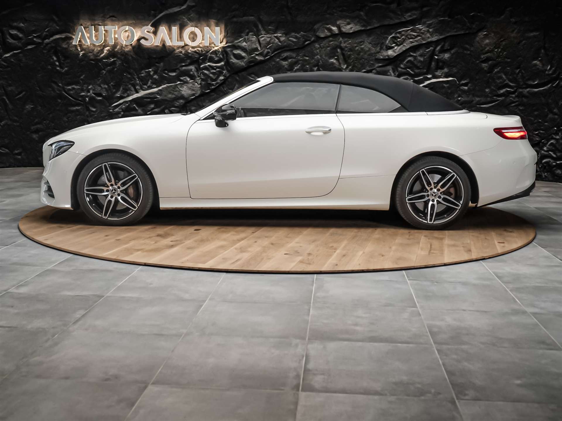 MERCEDES-BENZ E 400 Cabriolet AMG Line 4 Matic 9G-Tronic *Sitzkühlung*Burmester*Head-Up*-image-3