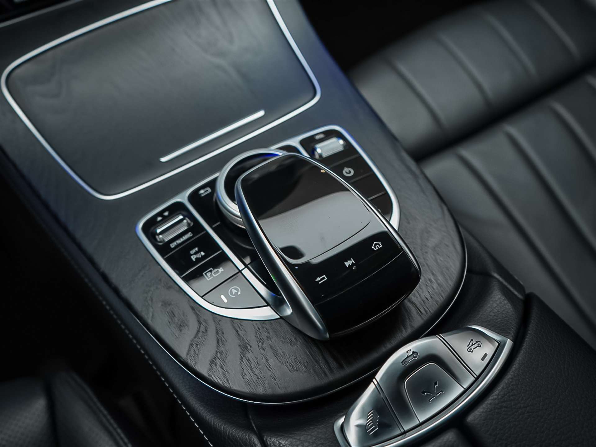 MERCEDES-BENZ E 400 Cabriolet AMG Line 4 Matic 9G-Tronic *Sitzkühlung*Burmester*Head-Up*-image-34