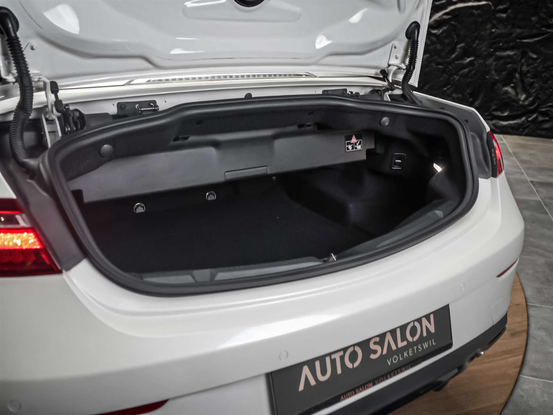 MERCEDES-BENZ E 400 Cabriolet AMG Line 4 Matic 9G-Tronic *Sitzkühlung*Burmester*Head-Up*-image-45