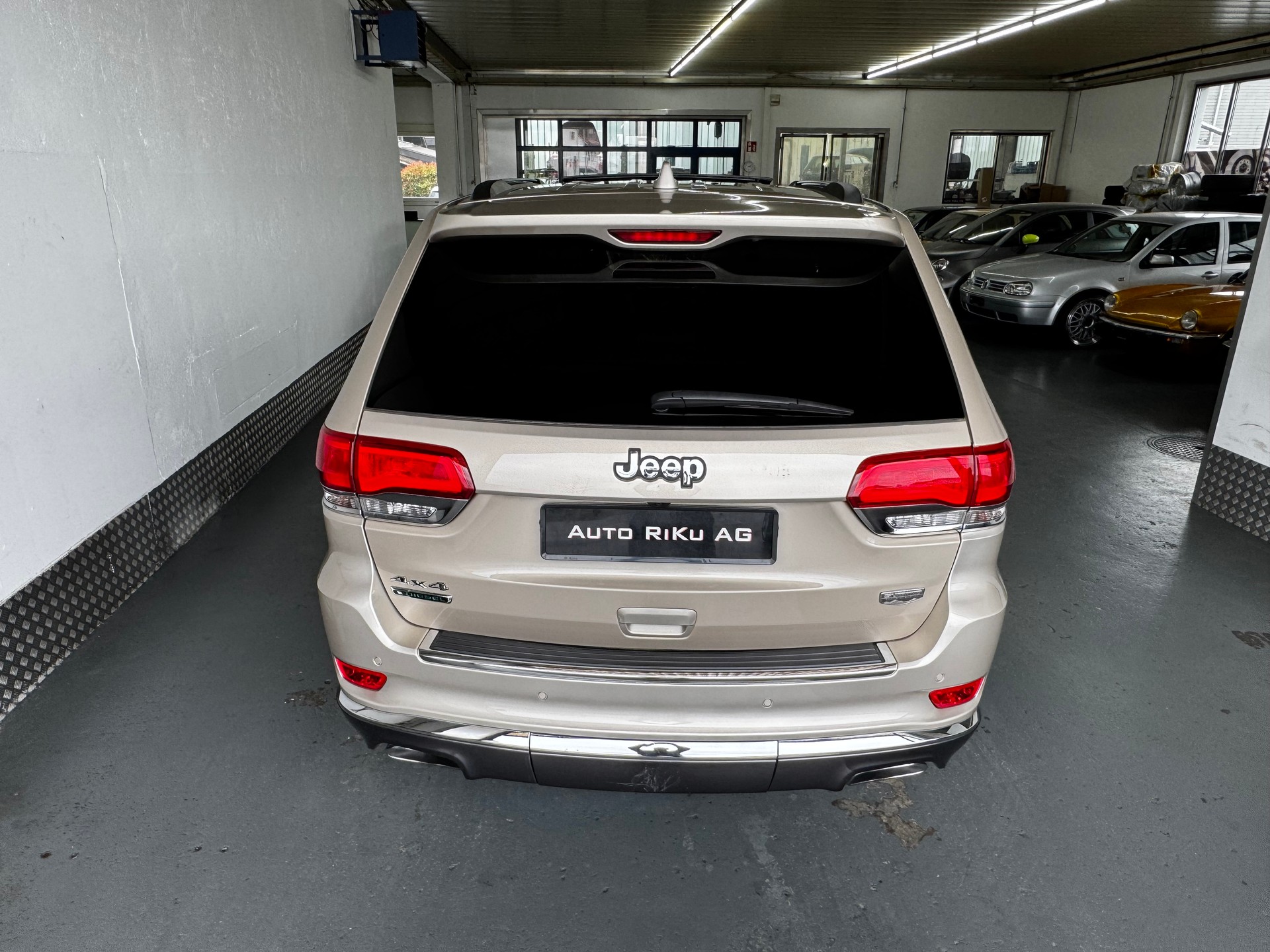 JEEP Grand Cherokee 3.0 CRD Summit Automatic-image-10