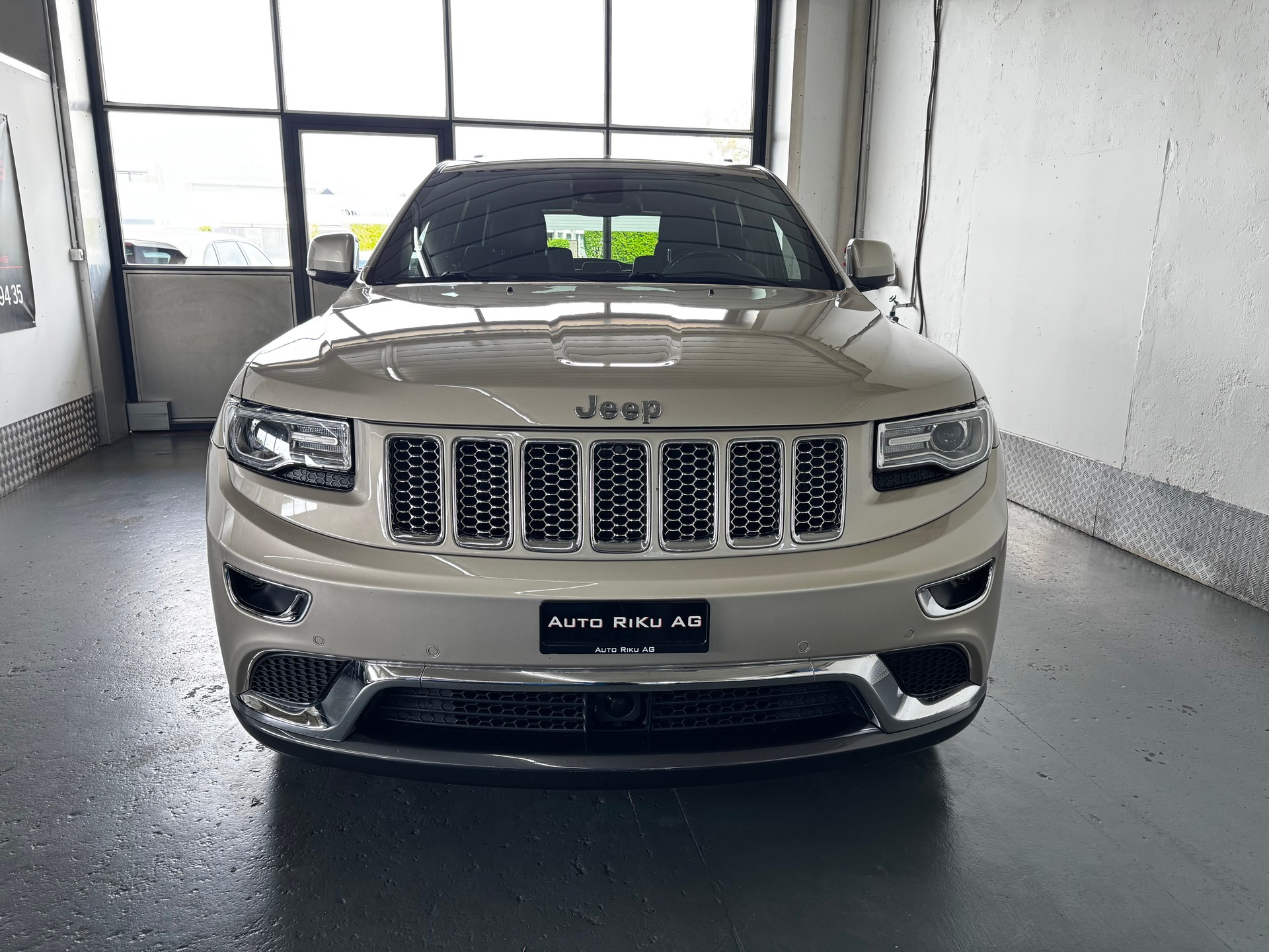JEEP Grand Cherokee 3.0 CRD Summit Automatic-image-3