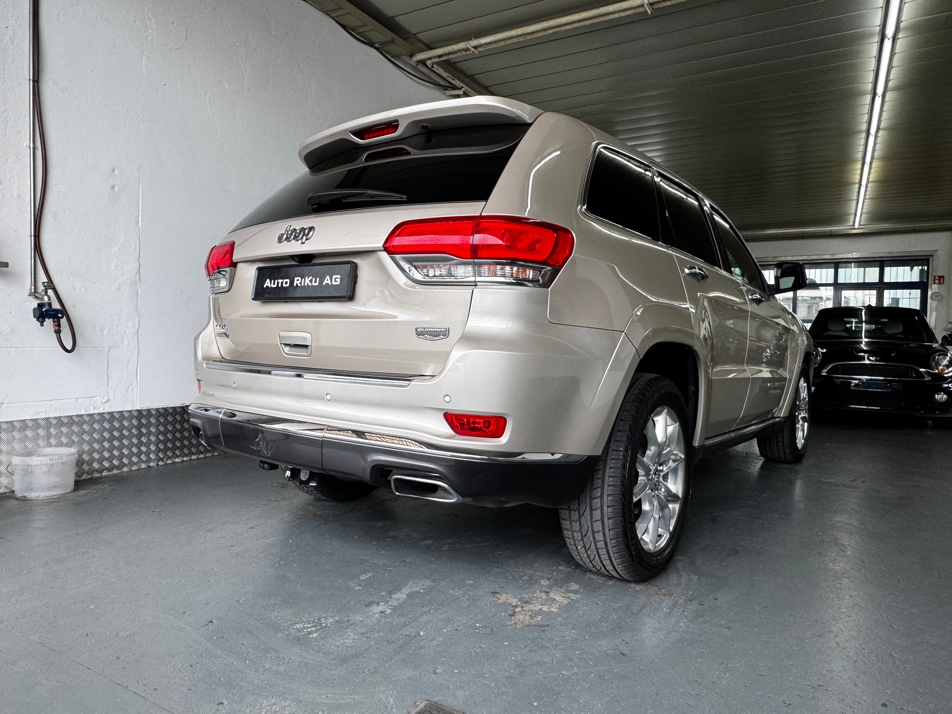 JEEP Grand Cherokee 3.0 CRD Summit Automatic-image-9