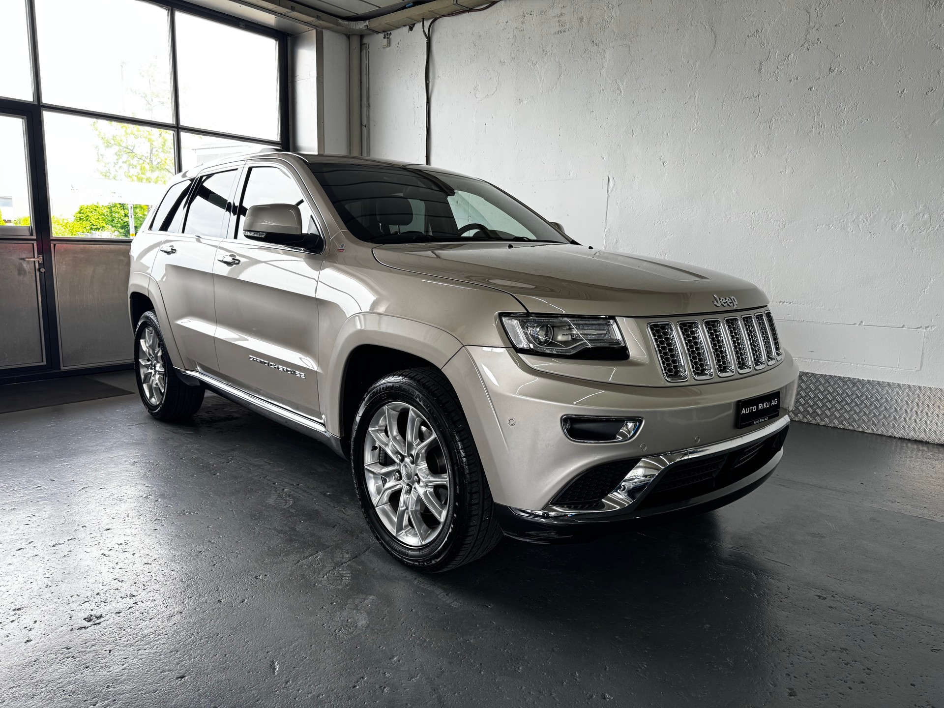 JEEP Grand Cherokee 3.0 CRD Summit Automatic-image-1