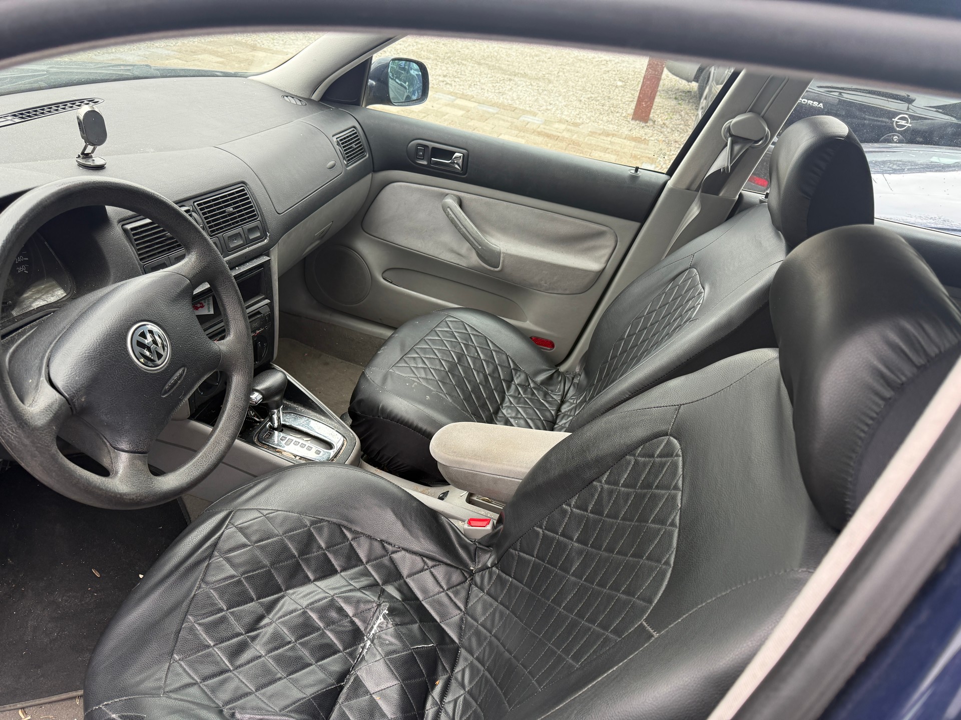 VW Golf 1.6 Comfortline Automatic-image-4