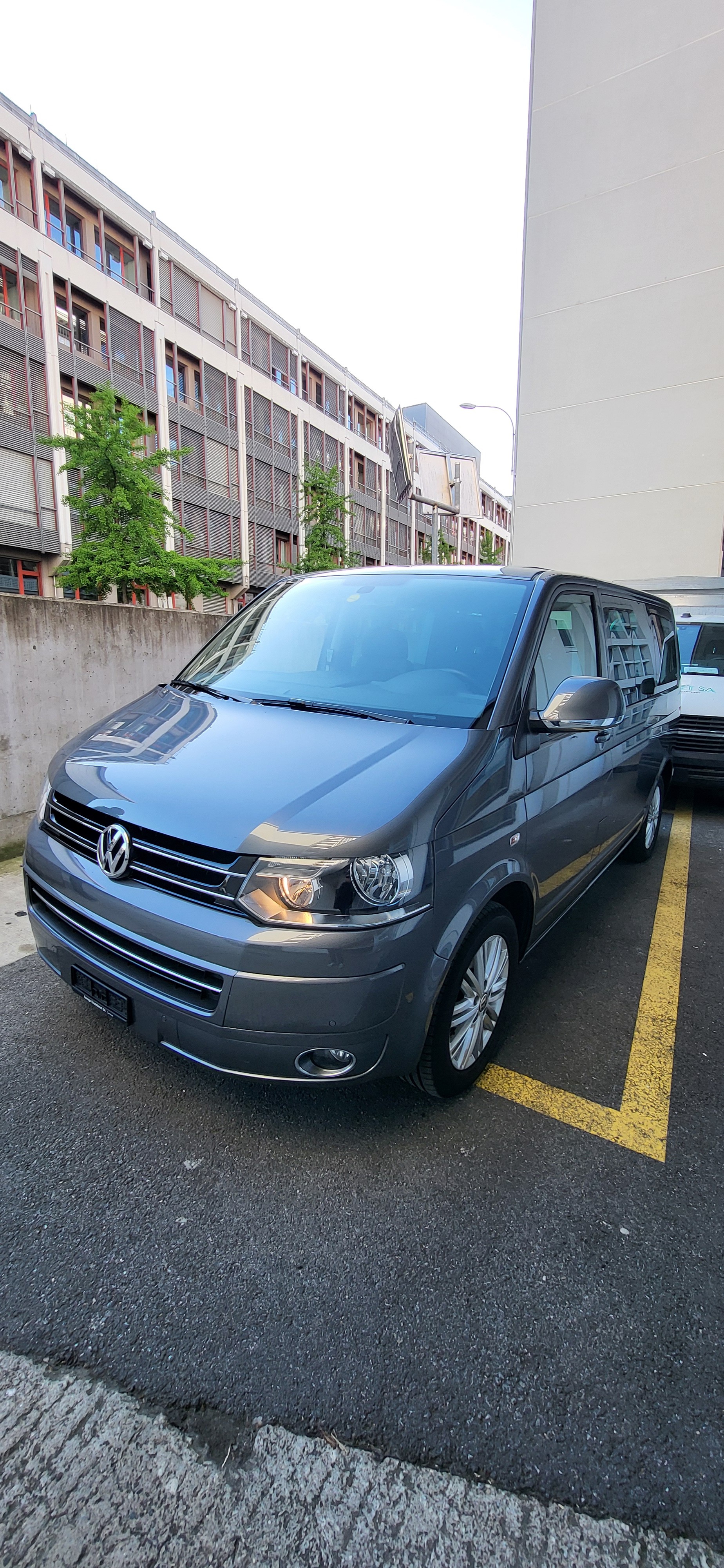 VW T5 Multivan 2.0 TDI CR Comfortline Cup DSG-image-1