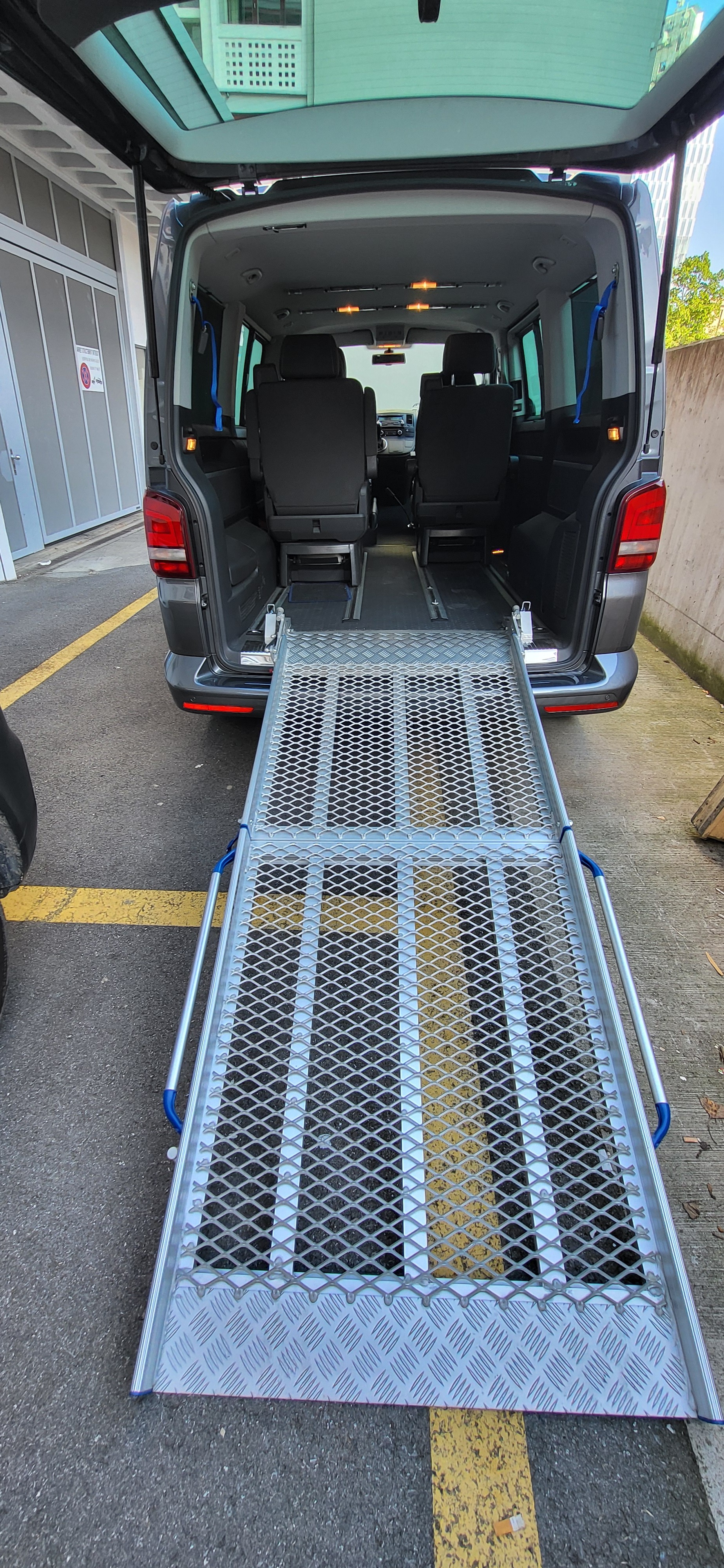 VW T5 Multivan 2.0 TDI CR Comfortline Cup DSG-image-12