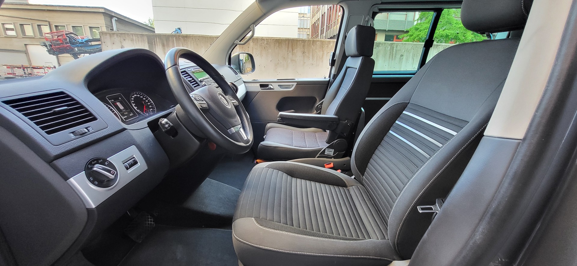 VW T5 Multivan 2.0 TDI CR Comfortline Cup DSG-image-5