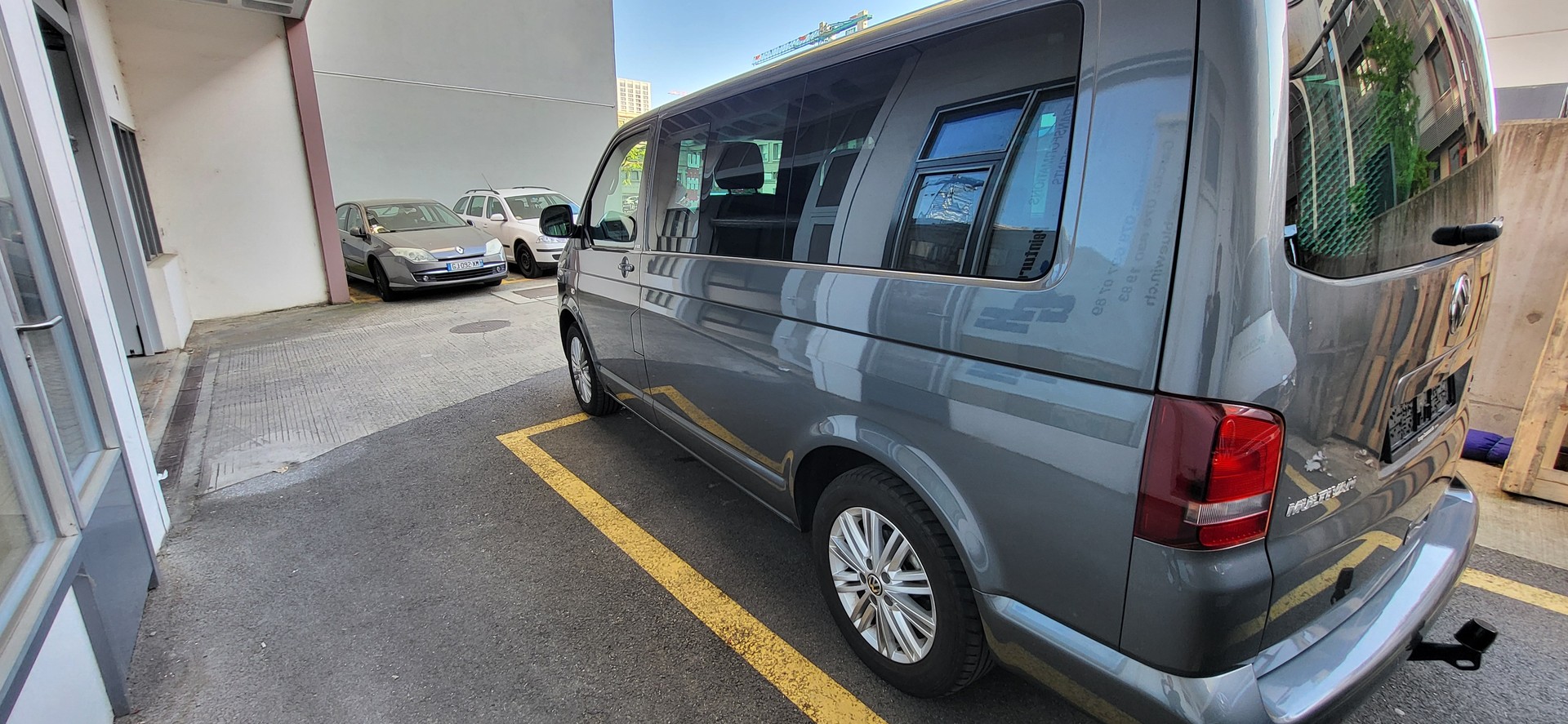 VW T5 Multivan 2.0 TDI CR Comfortline Cup DSG-image-2