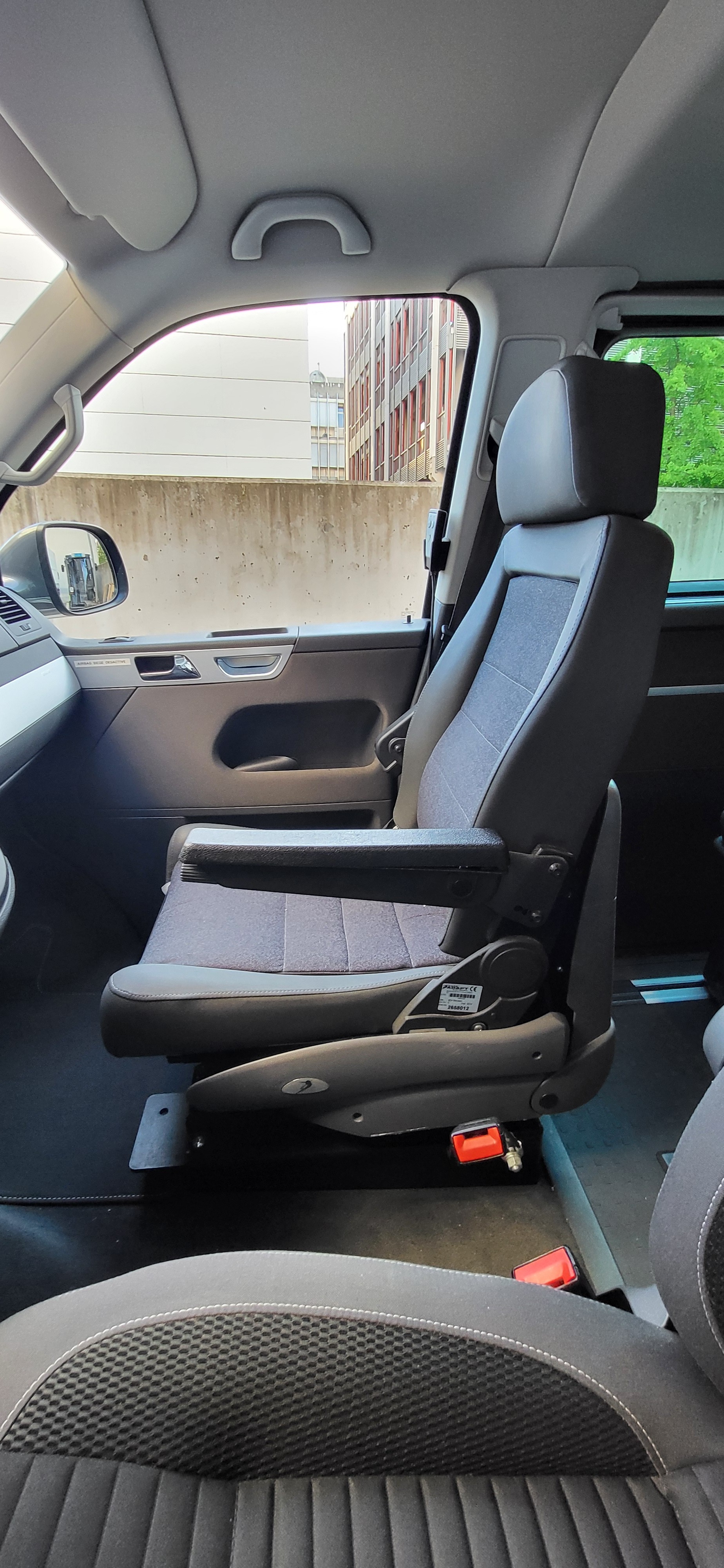 VW T5 Multivan 2.0 TDI CR Comfortline Cup DSG-image-9