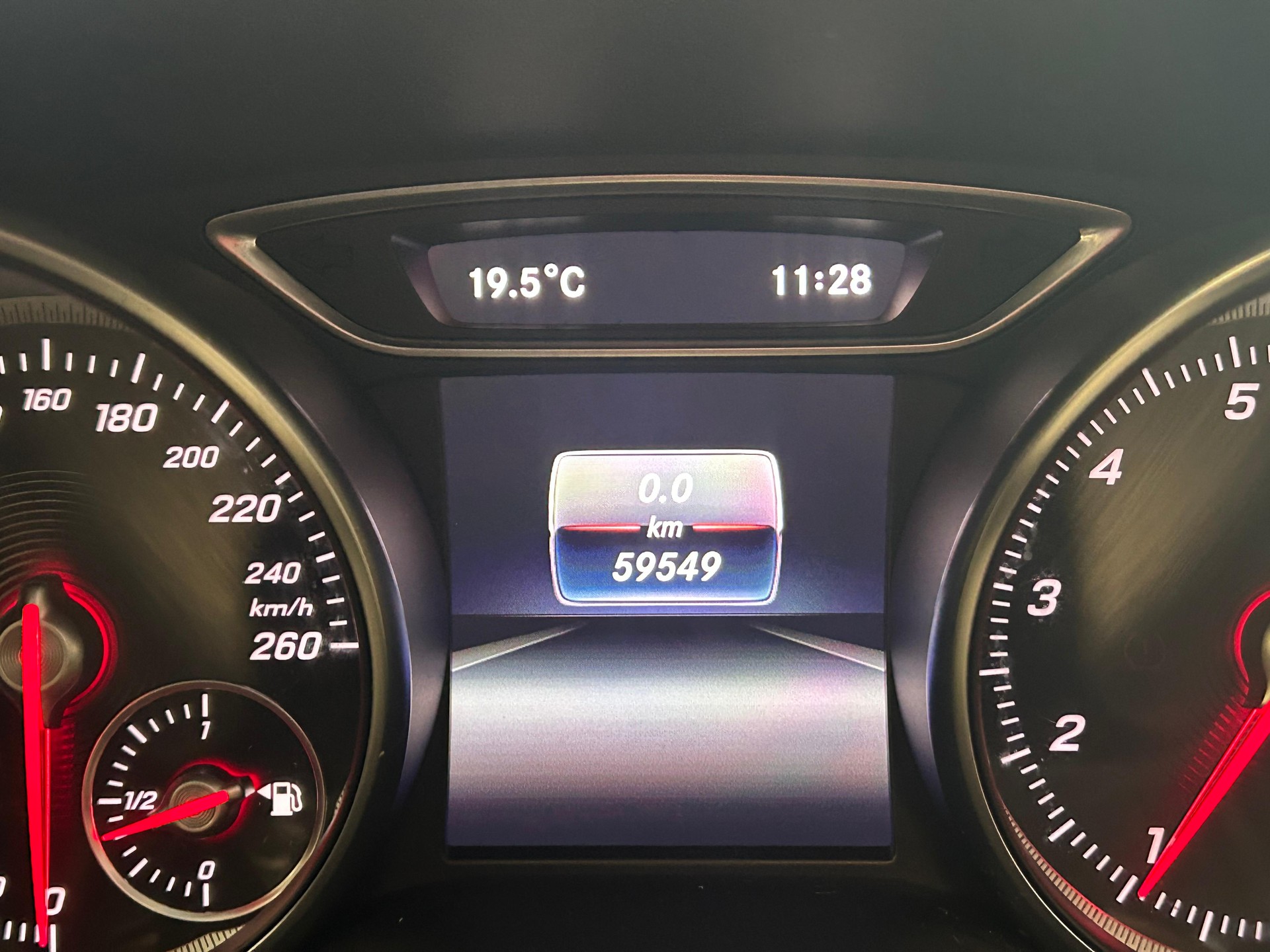 MERCEDES-BENZ CLA 200 Urban-image-9