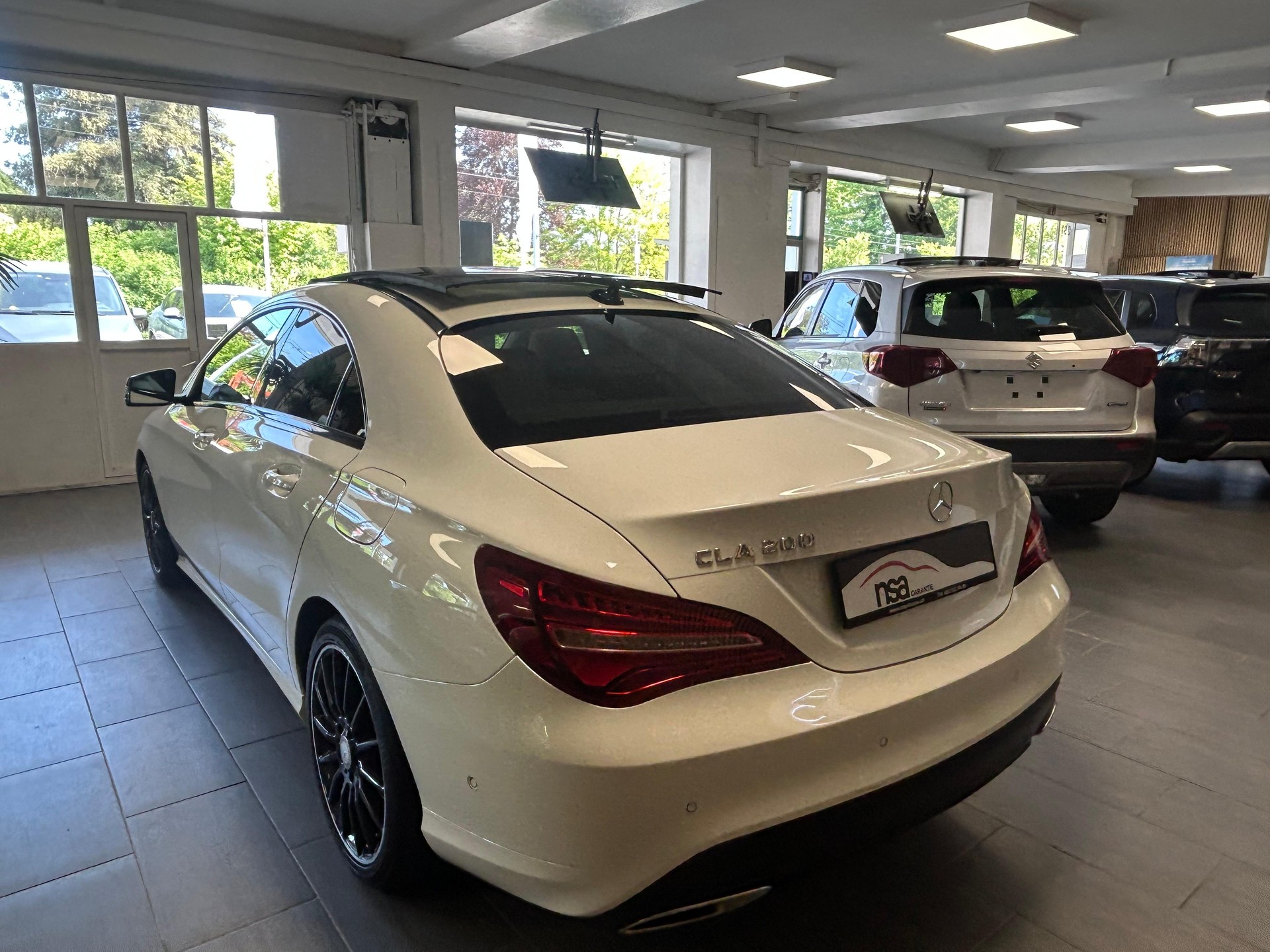 MERCEDES-BENZ CLA 200 Urban-image-5