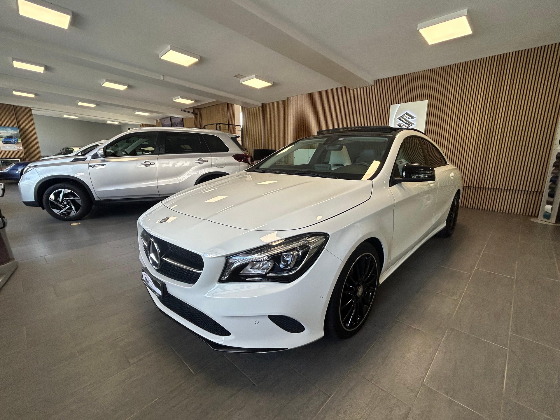 MERCEDES-BENZ CLA 200 Urban-image-4