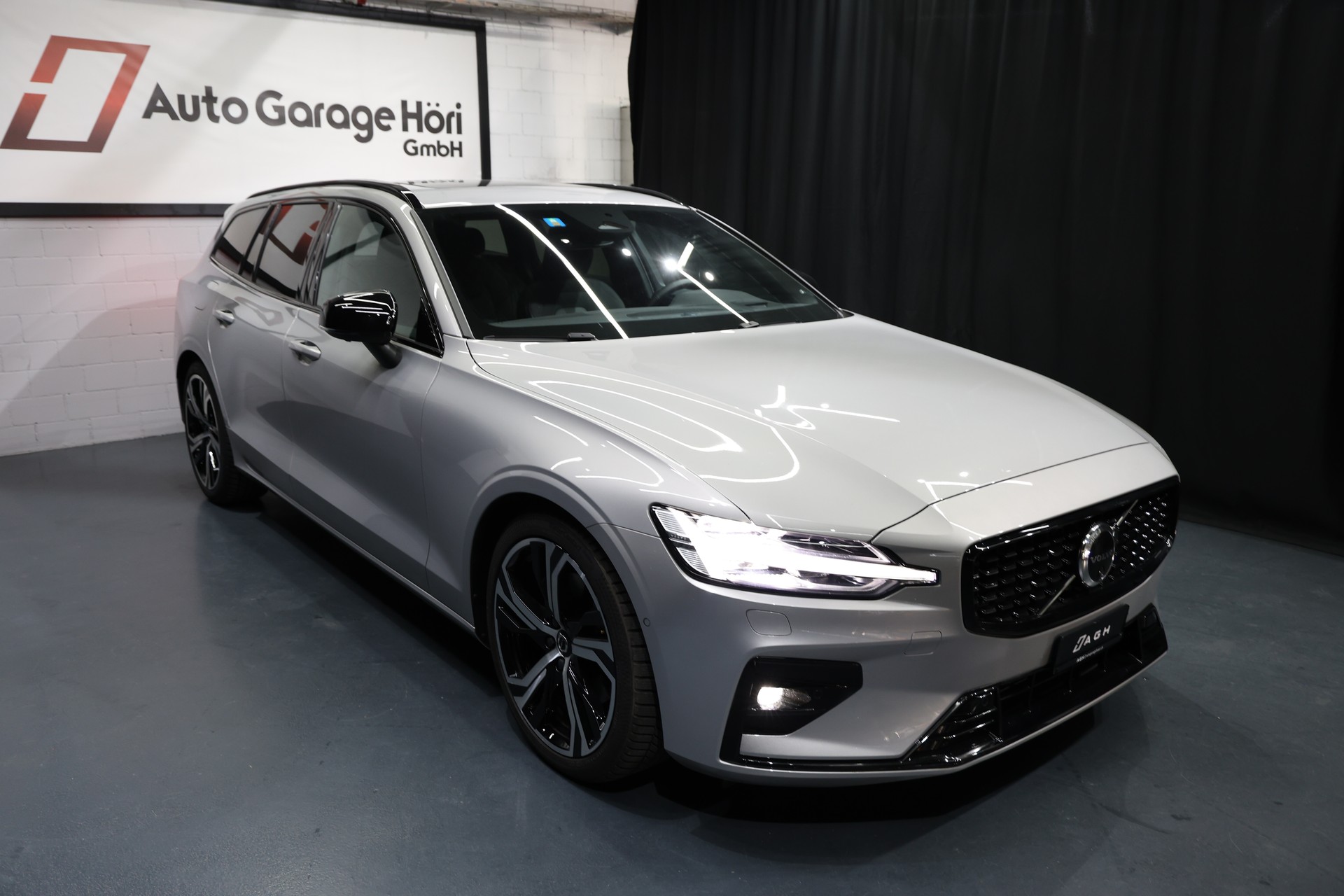 VOLVO V60 B4 Benzin Mild Hybrid Ultimate Dark DCT-image-8