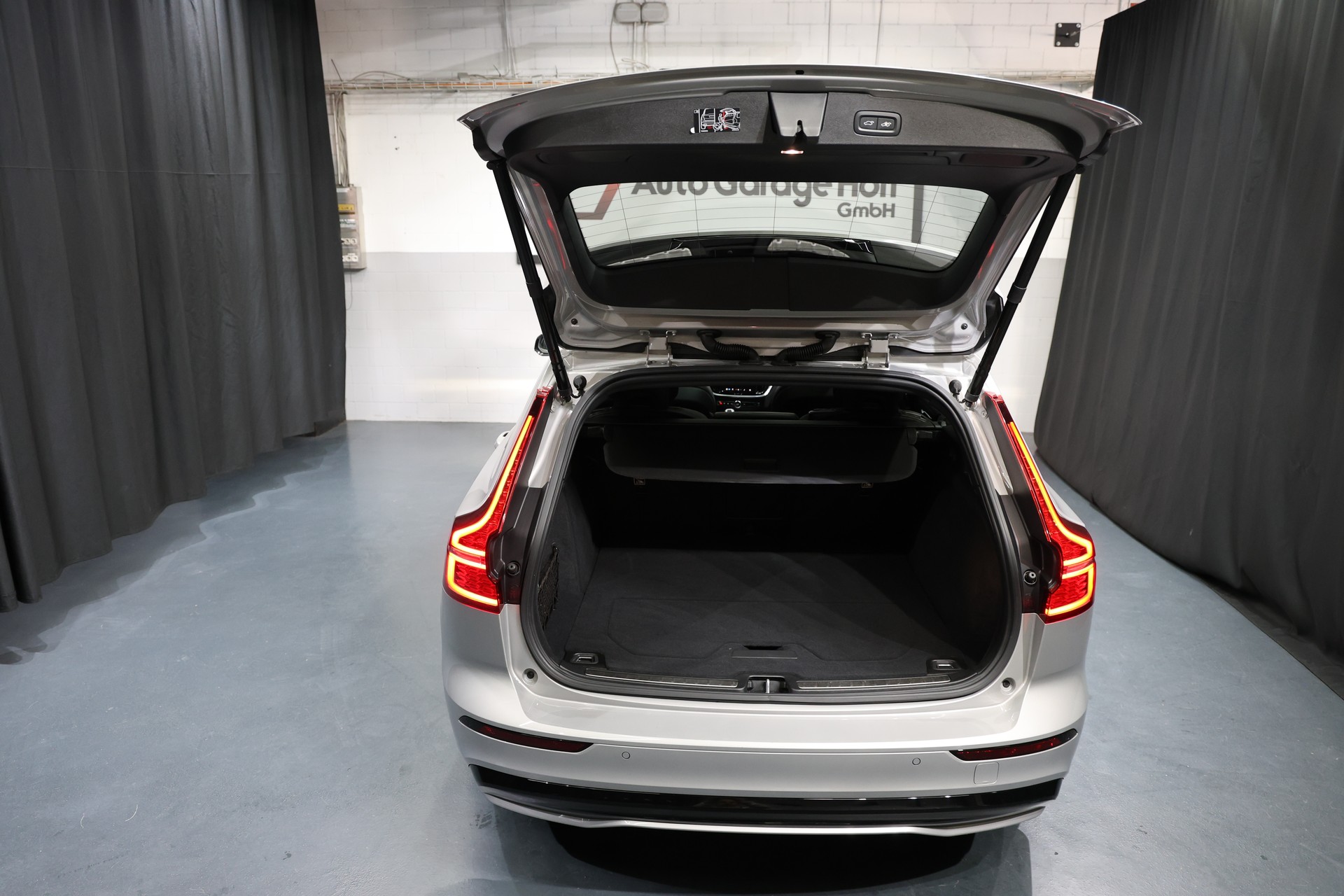 VOLVO V60 B4 Benzin Mild Hybrid Ultimate Dark DCT-image-20