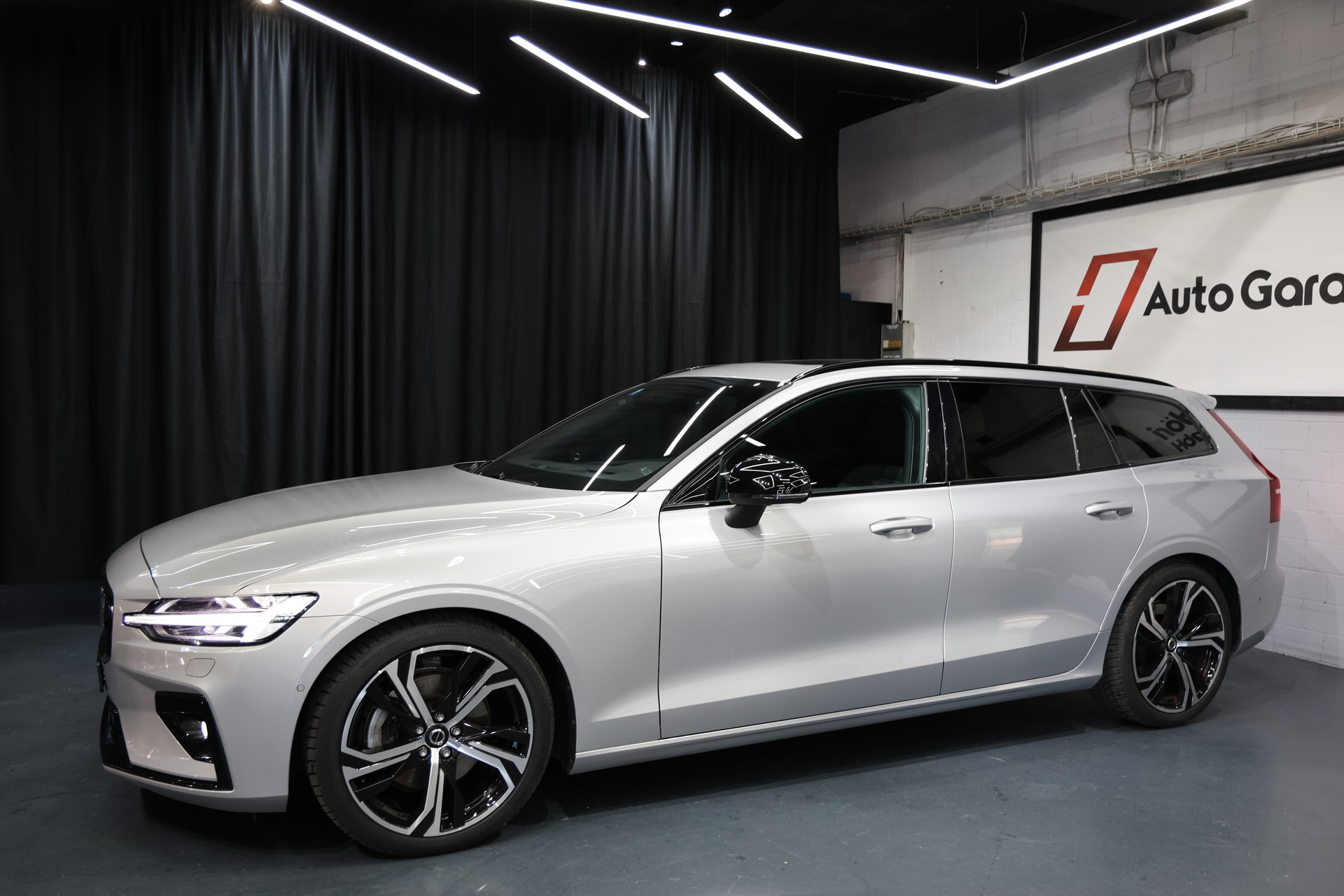 VOLVO V60 B4 Benzin Mild Hybrid Ultimate Dark DCT-showroom-element-2