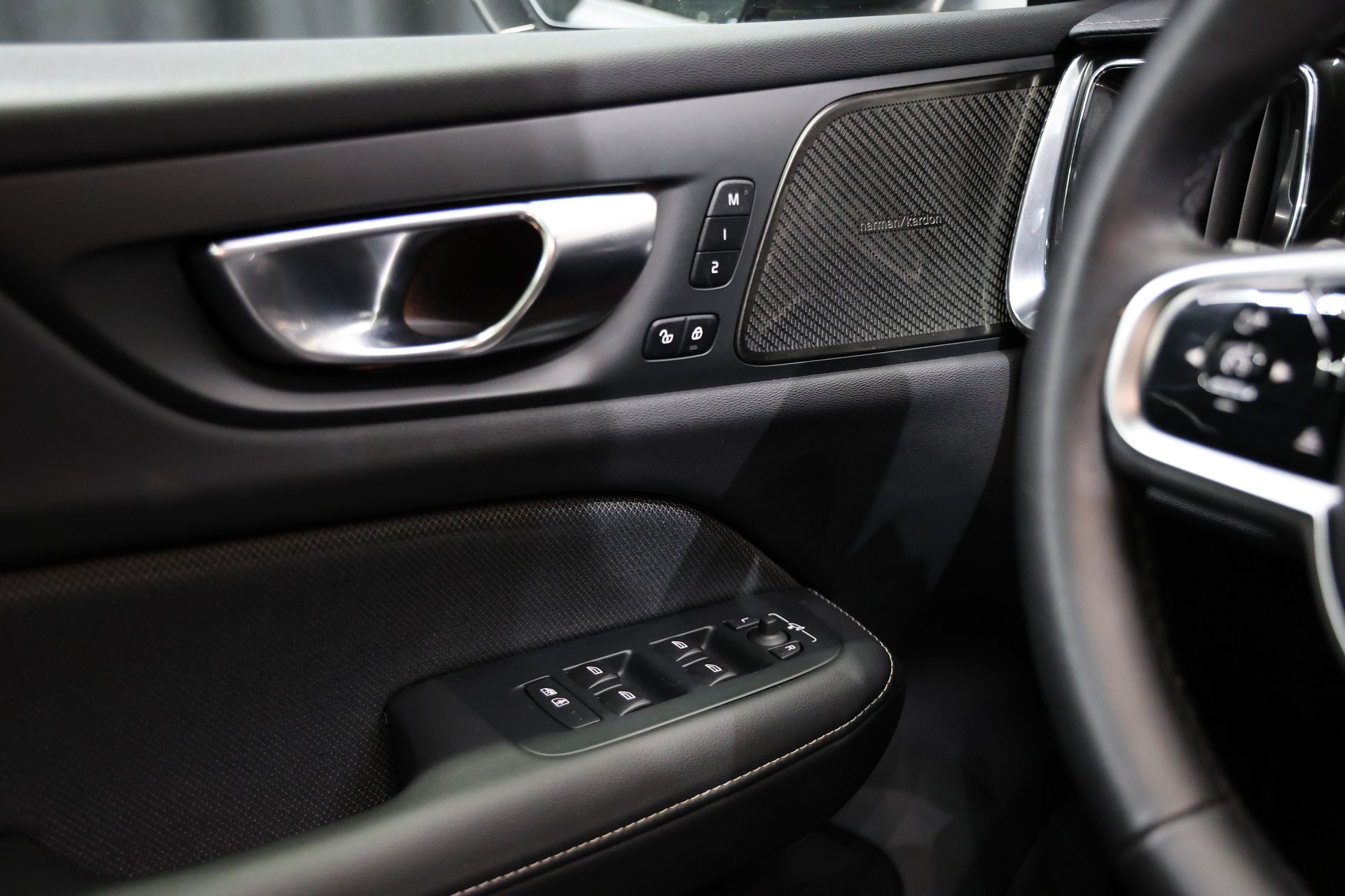 VOLVO V60 B4 Benzin Mild Hybrid Ultimate Dark DCT-image-24