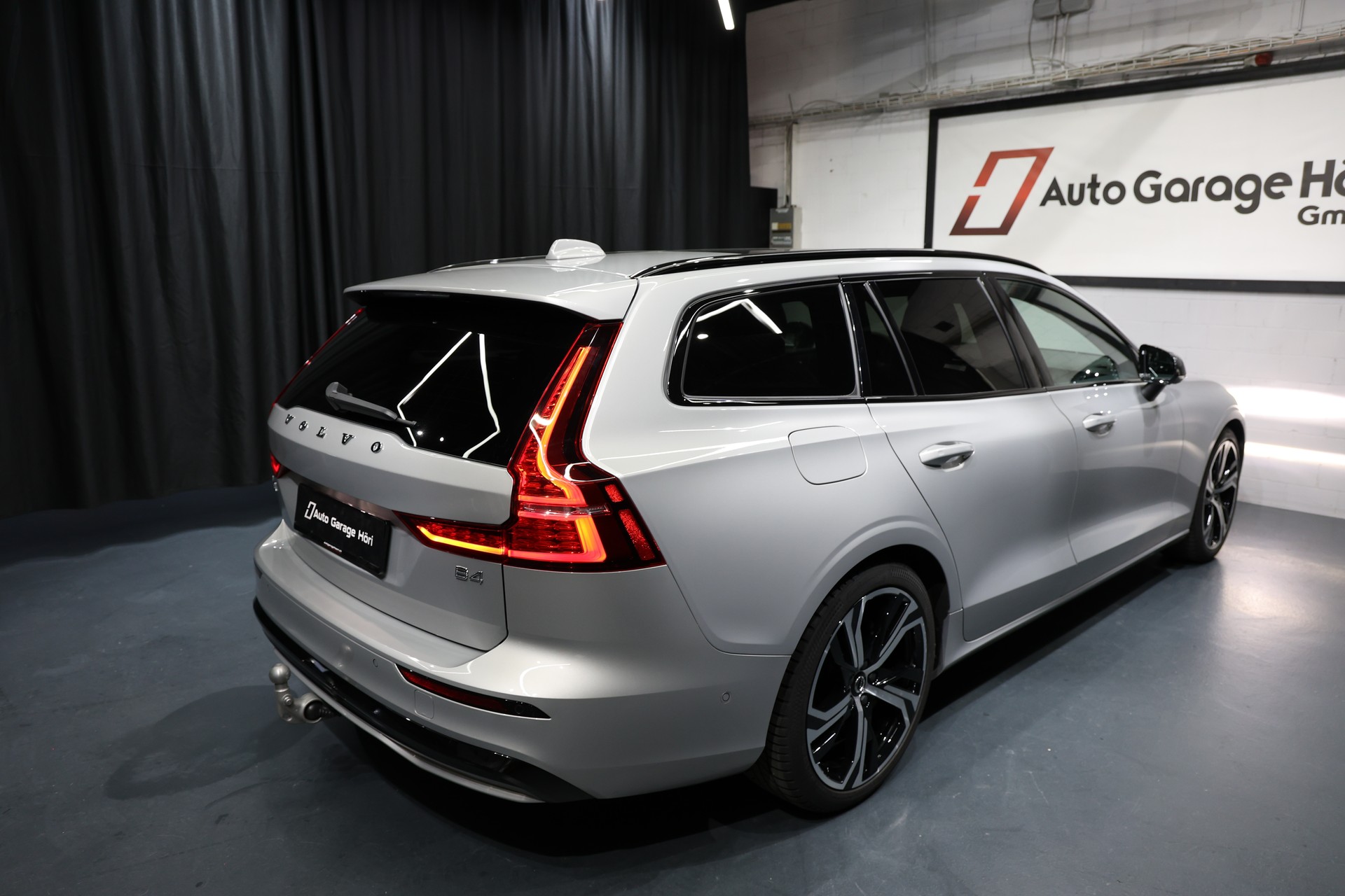 VOLVO V60 B4 Benzin Mild Hybrid Ultimate Dark DCT-image-21