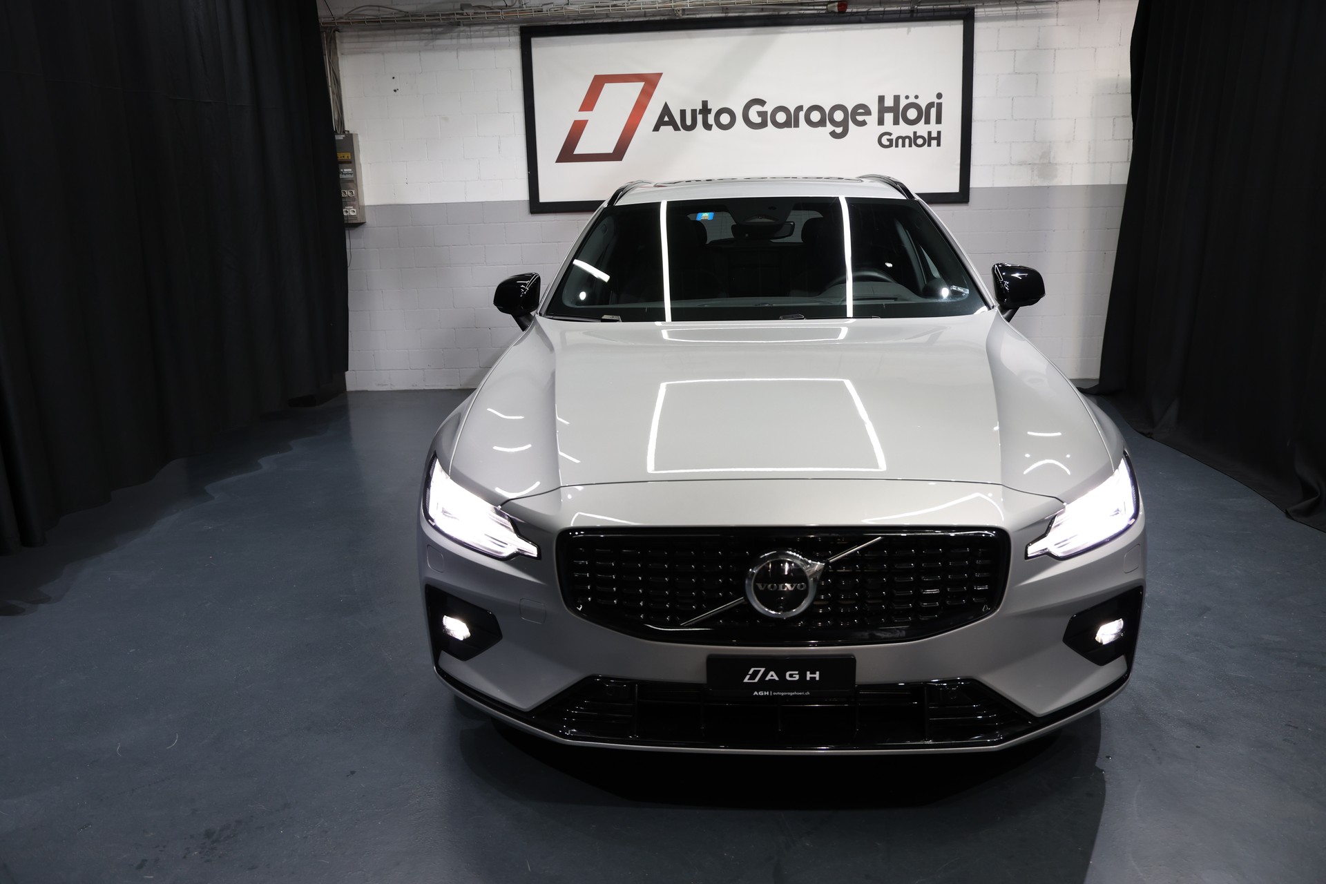 VOLVO V60 B4 Benzin Mild Hybrid Ultimate Dark DCT-image-7