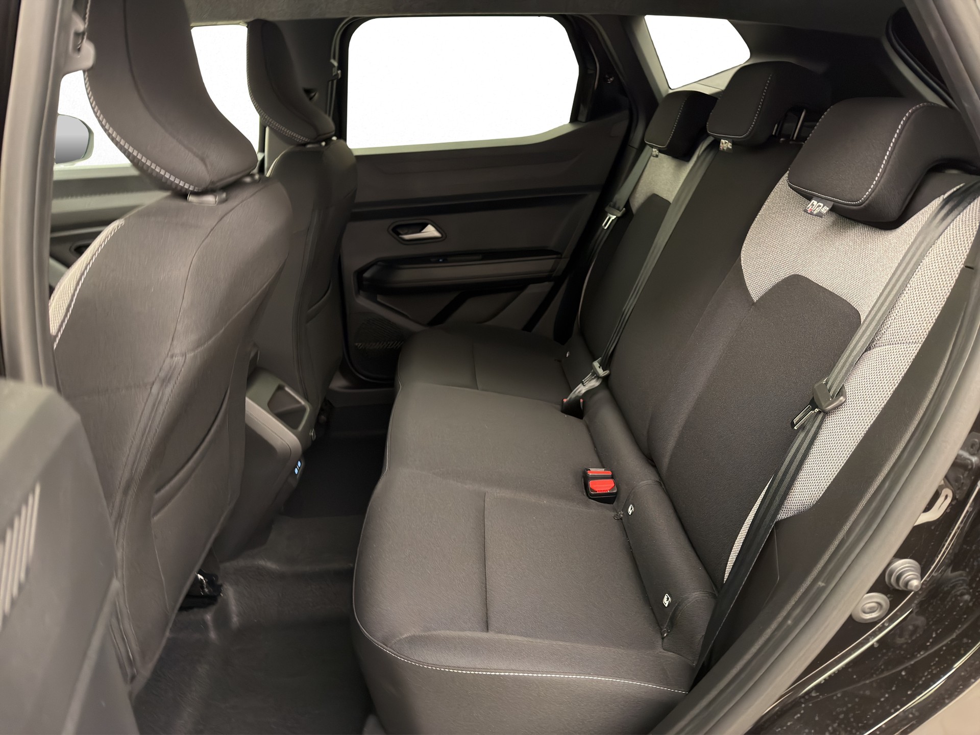 DACIA Duster 1.8 Hybrid Journey-image-11