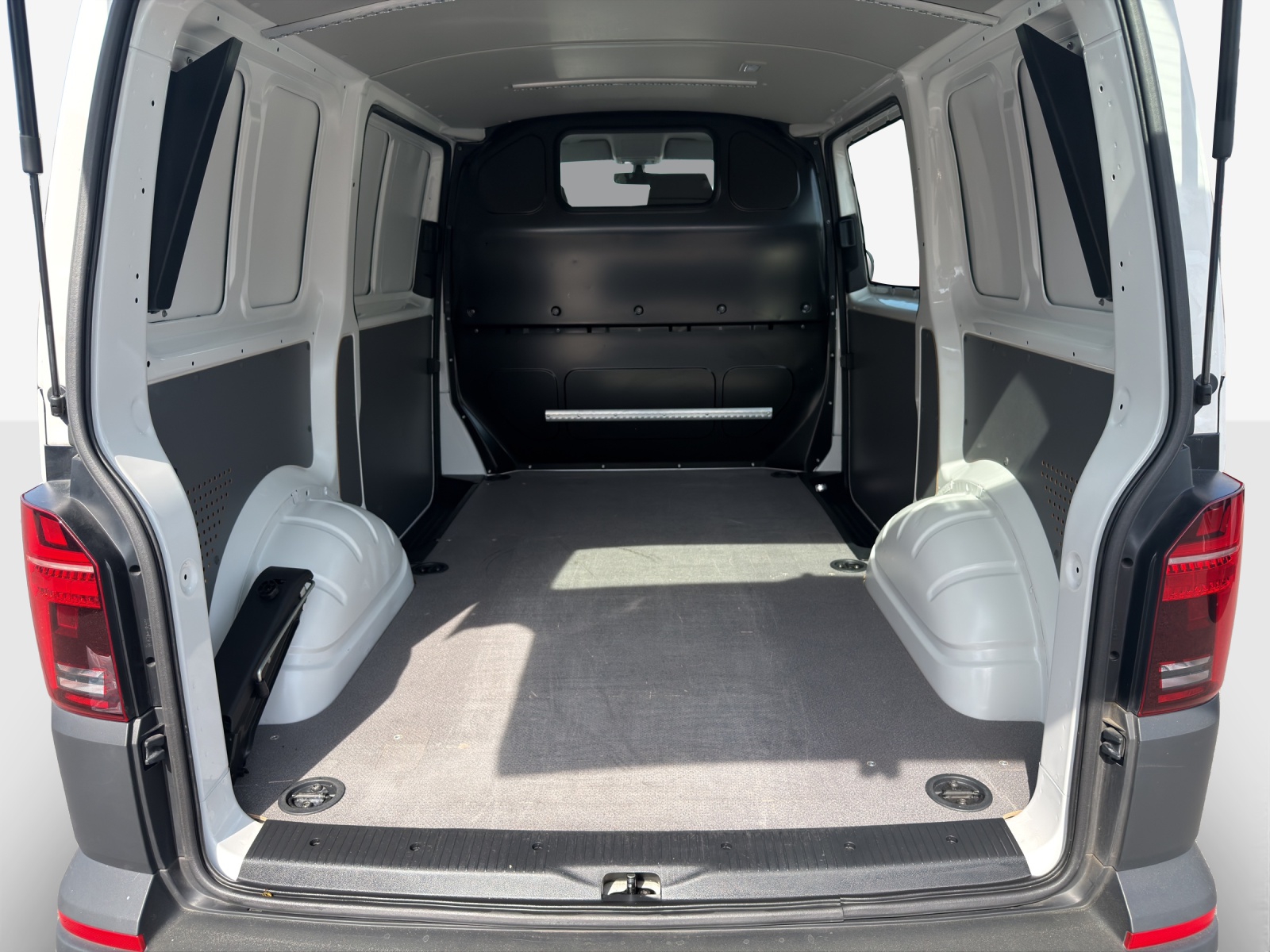 VW T6.1 2.0 TDI-image-12