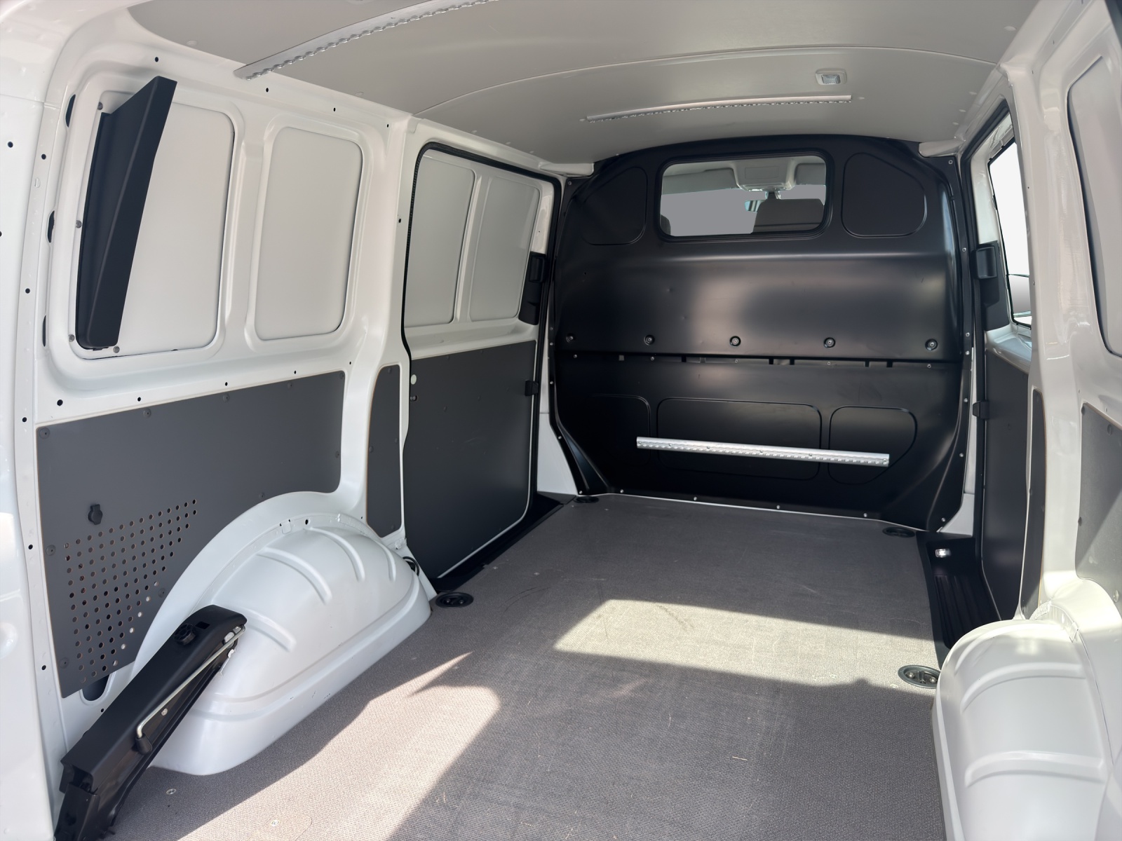 VW T6.1 2.0 TDI-image-13