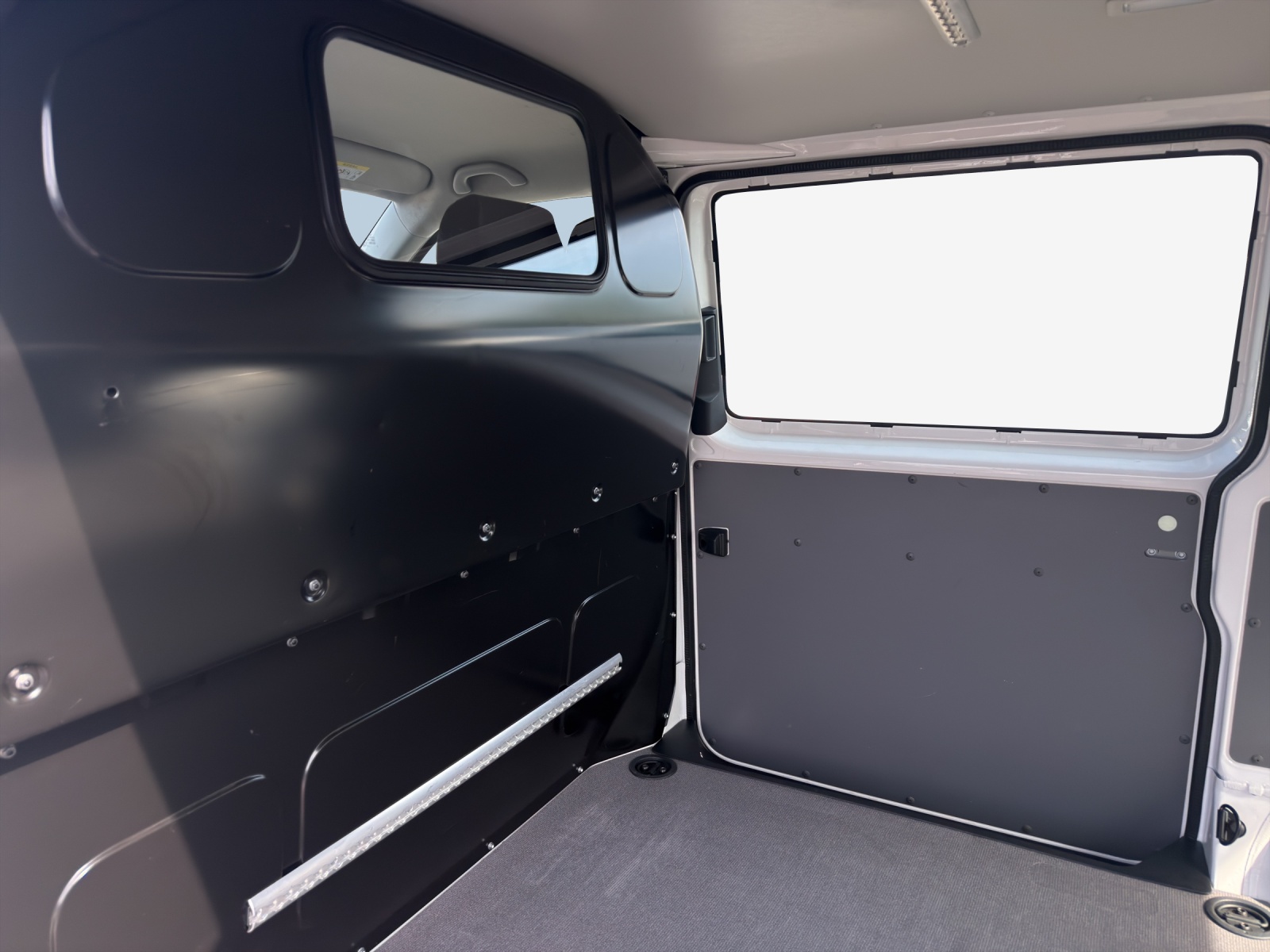 VW T6.1 2.0 TDI-image-11