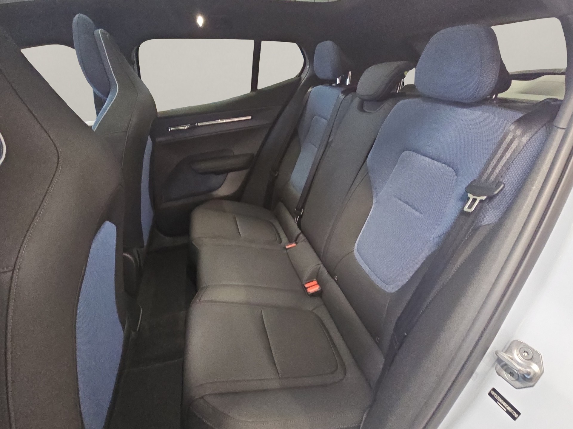 VOLVO EX30 E60 Twin Ultra Performance AWD-image-14