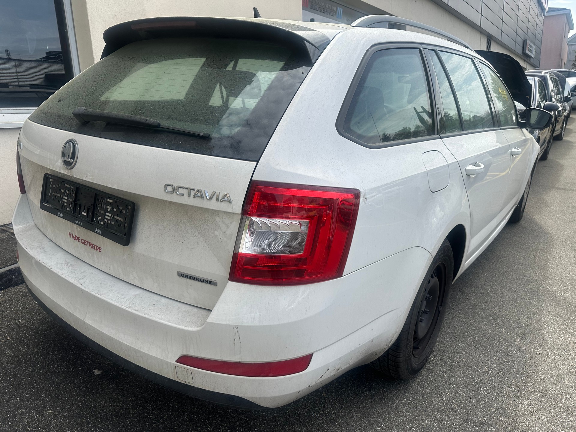 SKODA Octavia Combi 1.6 TDI GreenLine-image-2