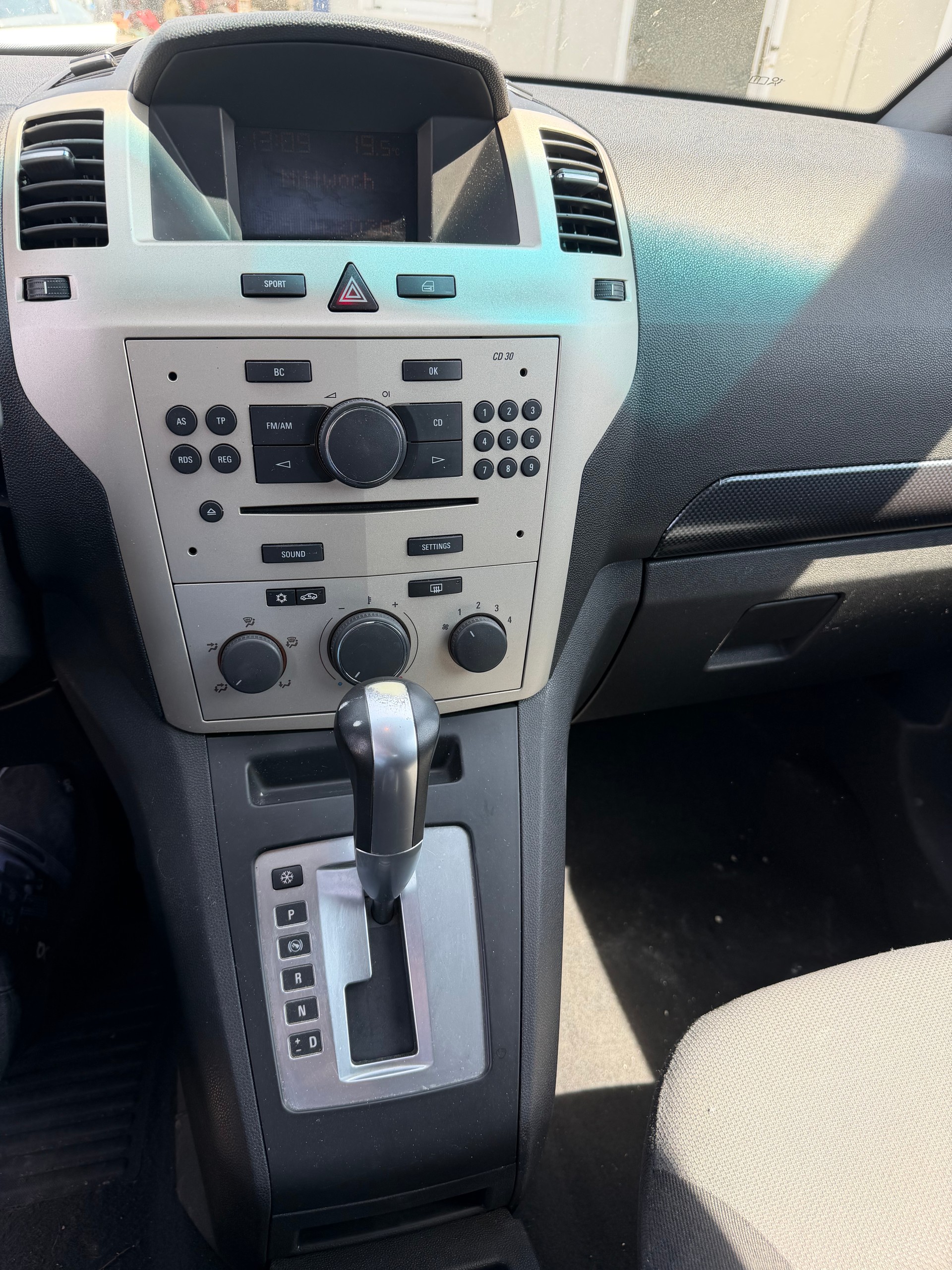 OPEL Zafira 1.9 CDTI Cosmo Automatic-image-9
