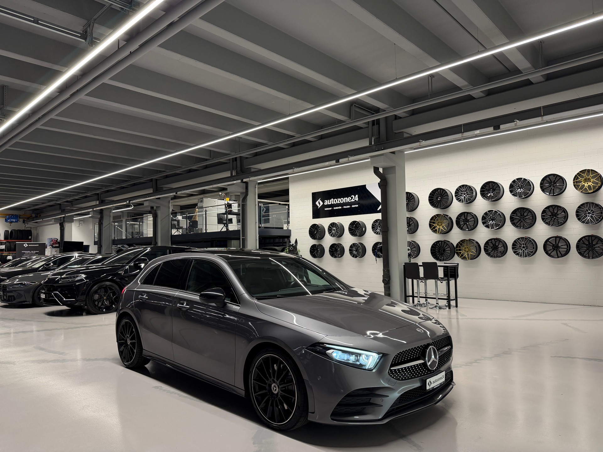 MERCEDES-BENZ A 250 AMG Line 4m *CH-Auto*Top Ausstattung*360°Kamera*Head-up*lückenlose Servicehistorie*-image-3
