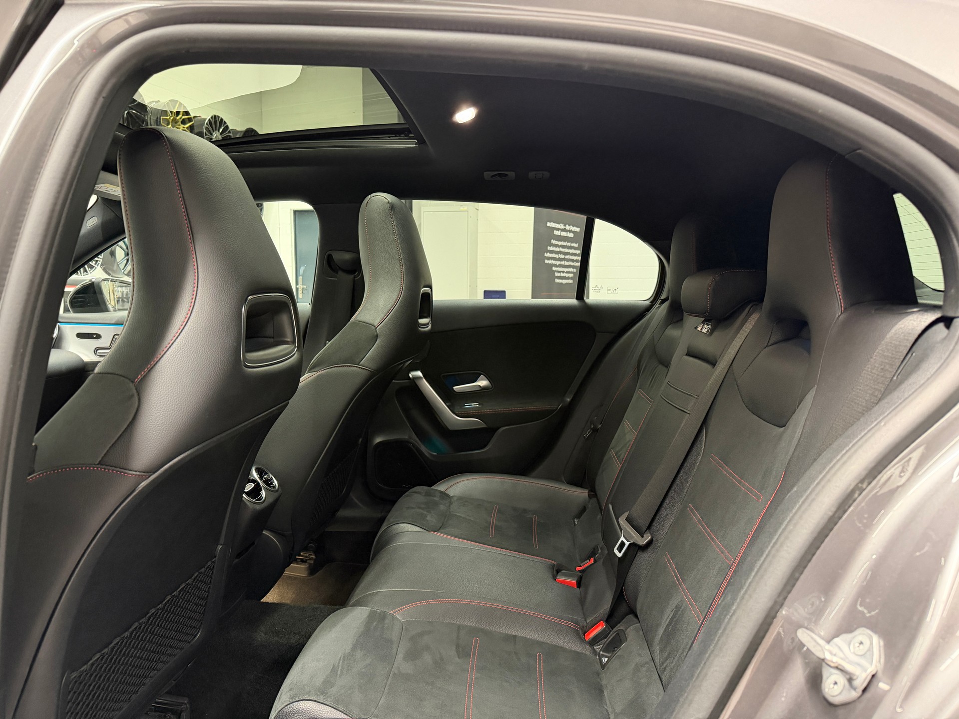 MERCEDES-BENZ A 250 AMG Line 4m *CH-Auto*Top Ausstattung*360°Kamera*Head-up*lückenlose Servicehistorie*-image-17