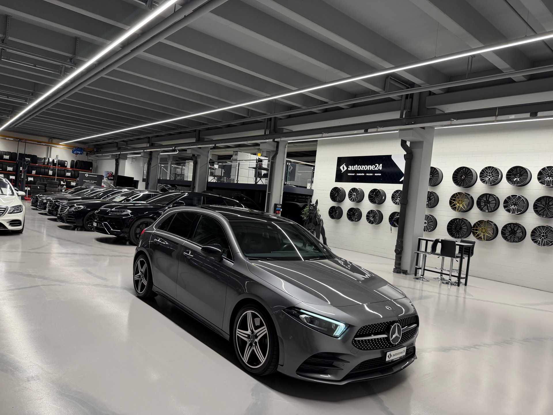 MERCEDES-BENZ A 250 AMG Line 4m *CH-Auto*Top Ausstattung*360°Kamera*Head-up*lückenlose Servicehistorie*-image-8