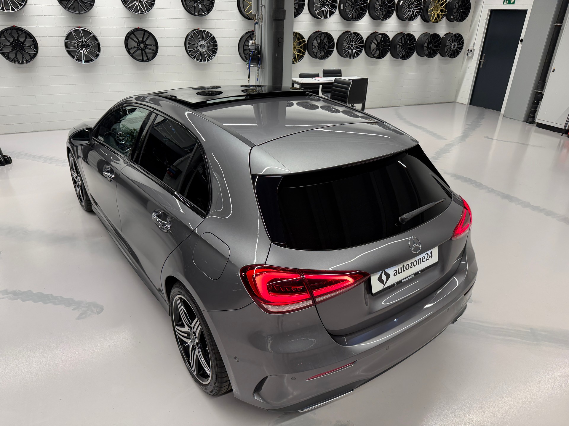 MERCEDES-BENZ A 250 AMG Line 4m *CH-Auto*Top Ausstattung*360°Kamera*Head-up*lückenlose Servicehistorie*-image-9