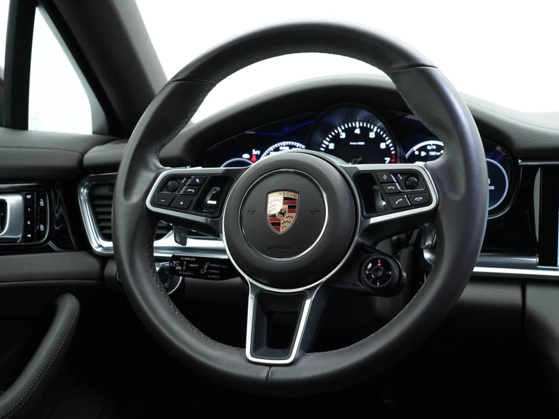 PORSCHE Panamera 4 E-Hybrid Sport Turismo-image-14
